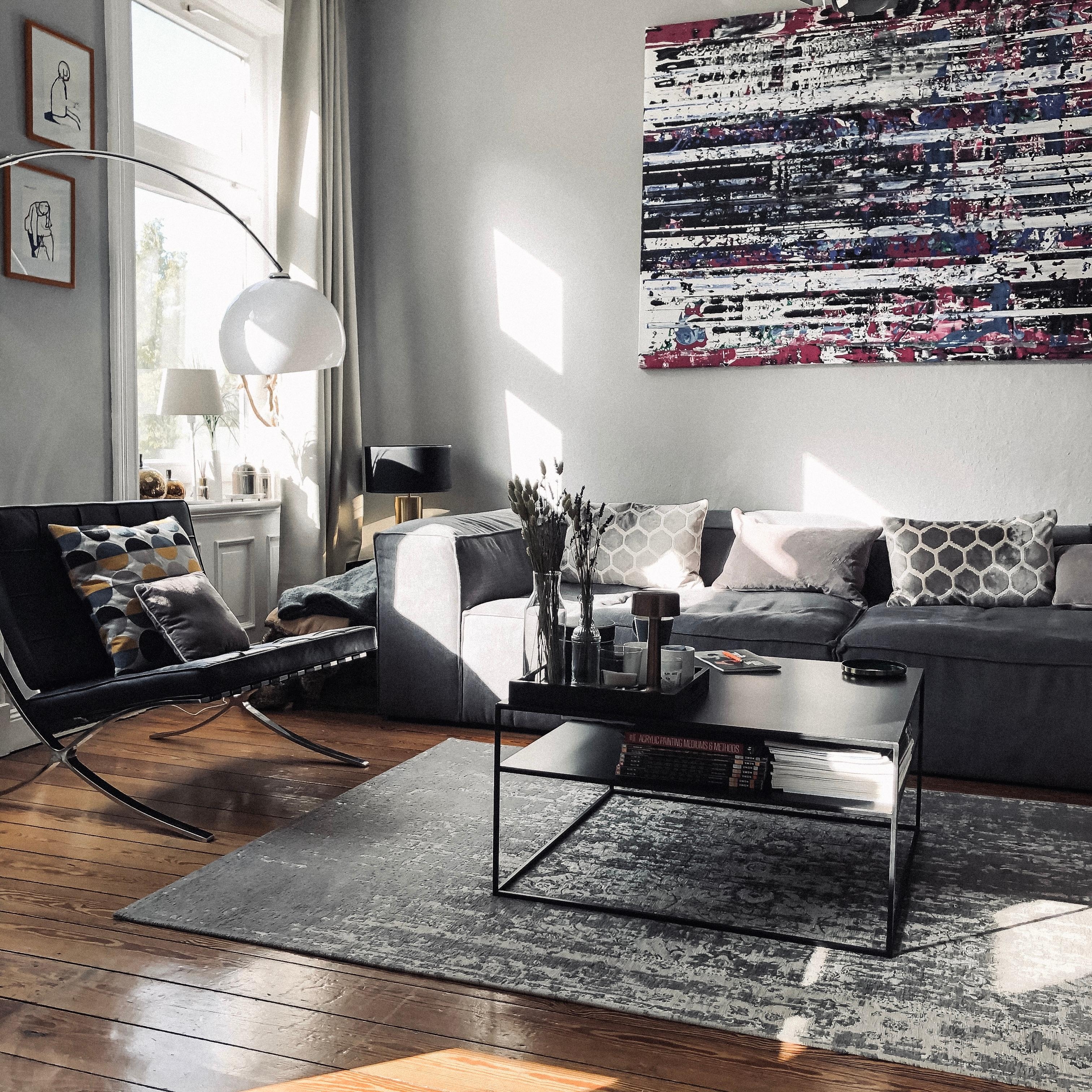 Netflix & Chill #couchstyle #interior #wohnzimmer #couchtisch #interieur #kunst #dielen