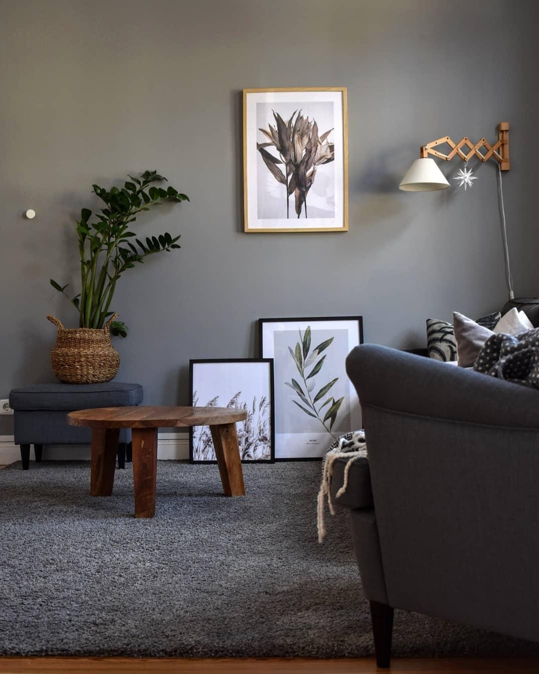 Neue Bilder im Wohnzimmer. 🌱
#wohnzimmer #wanddeko #bilder #couch #pflanzen 