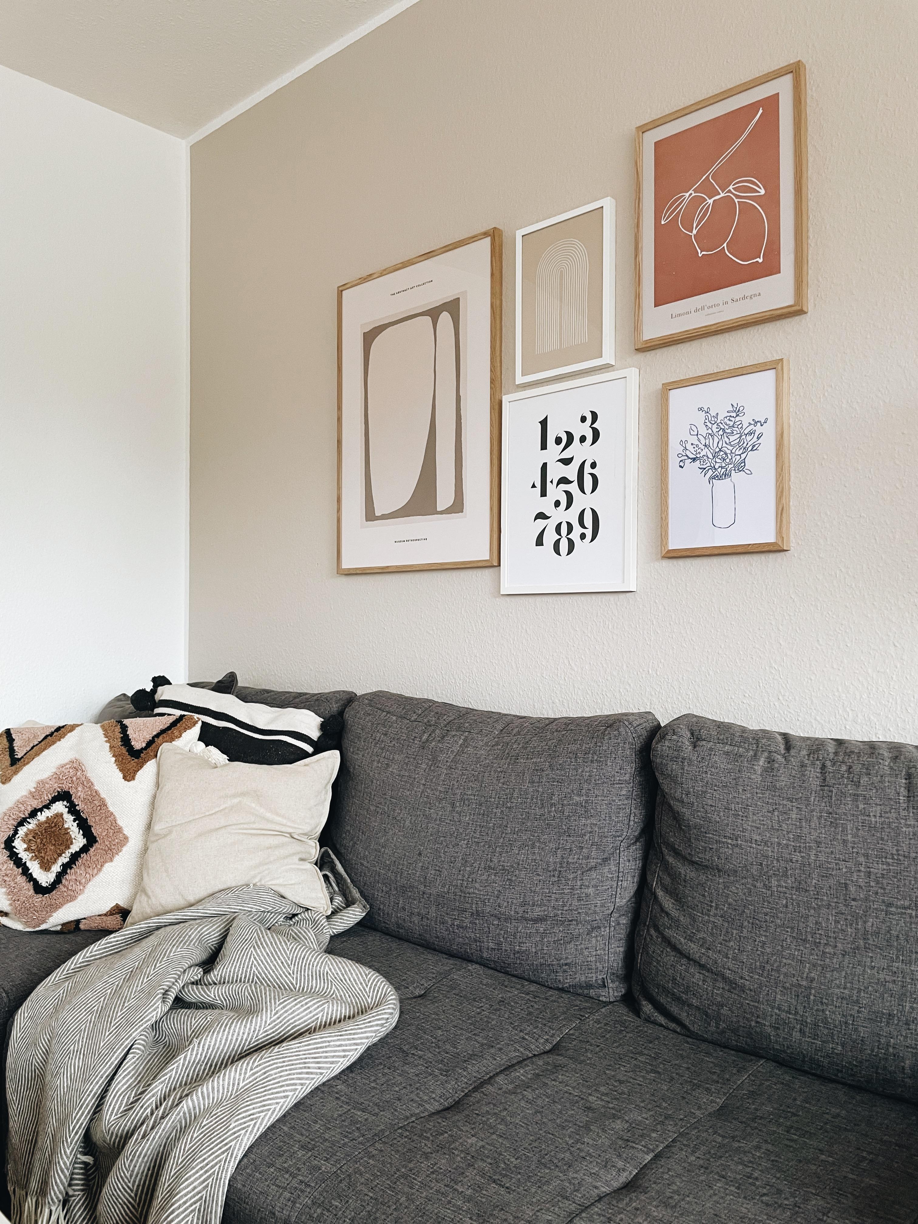 Neue Bilderwand 🖼
#bilderwand #wohnzimmer #couchstyle #couchliebt #hygge 