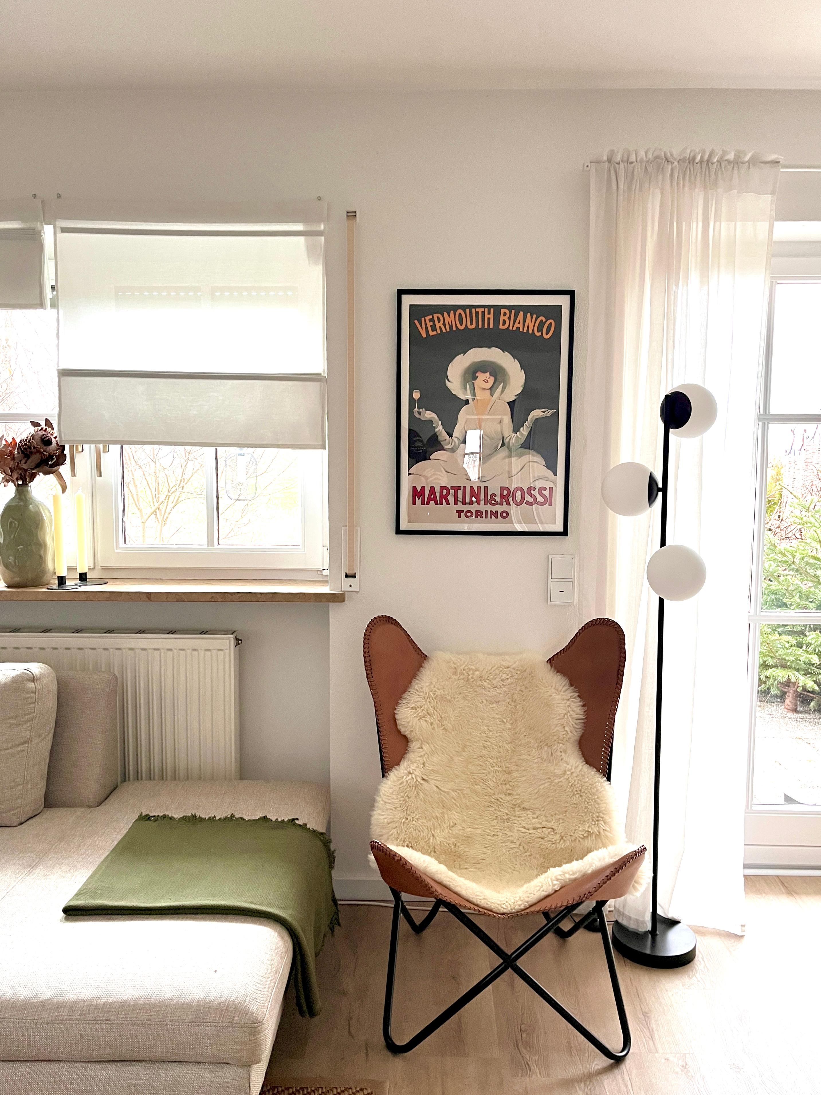 Neue Couch #Leseecke 🛋️ #wohnzimmer #butterflychair#nordlux#couch#livingroom#interiordesign#Designclassics#midcentury