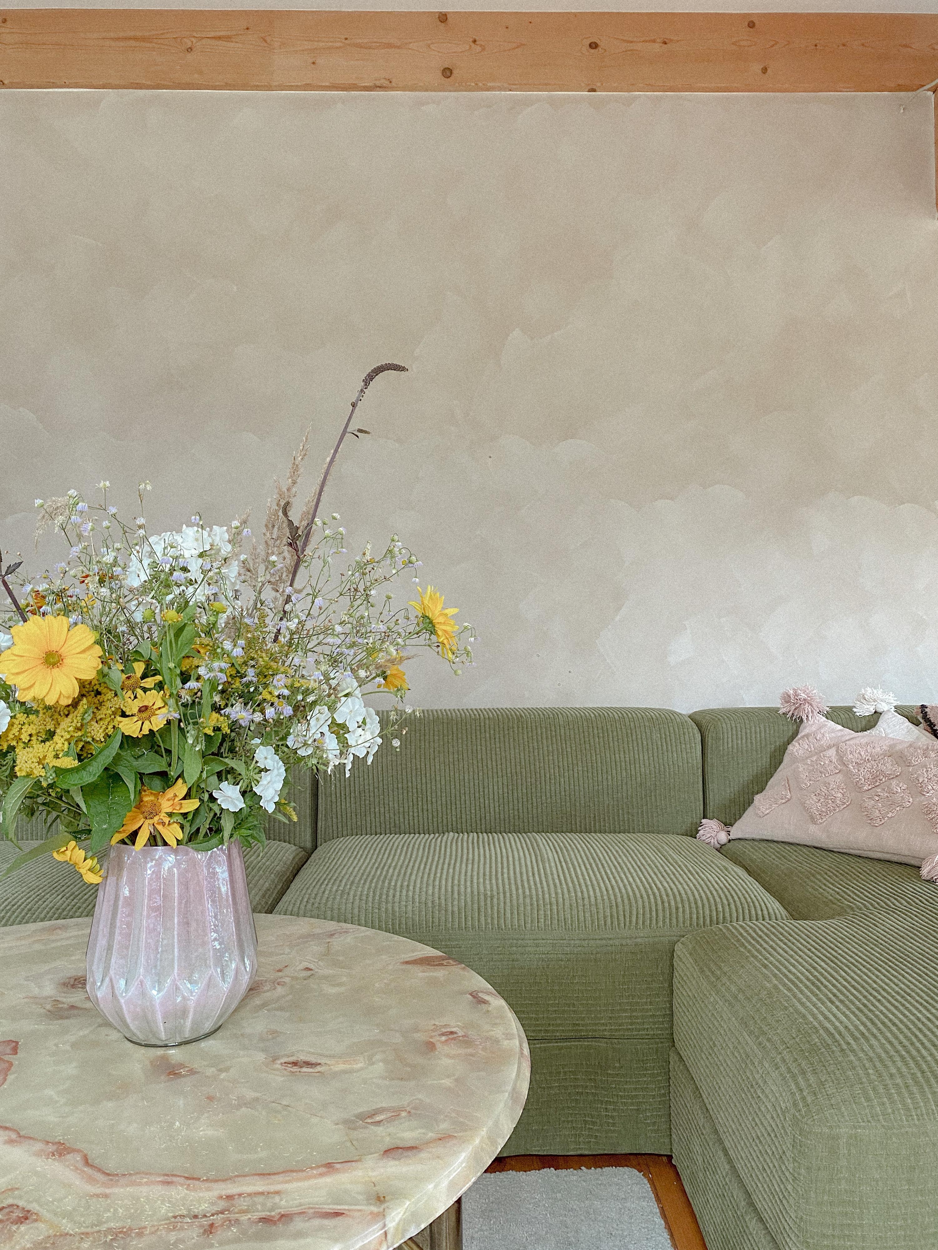 Neue Farbe im Wohnzimmer #kalkwand #kalkfarbe #couchstyle #kalklitir