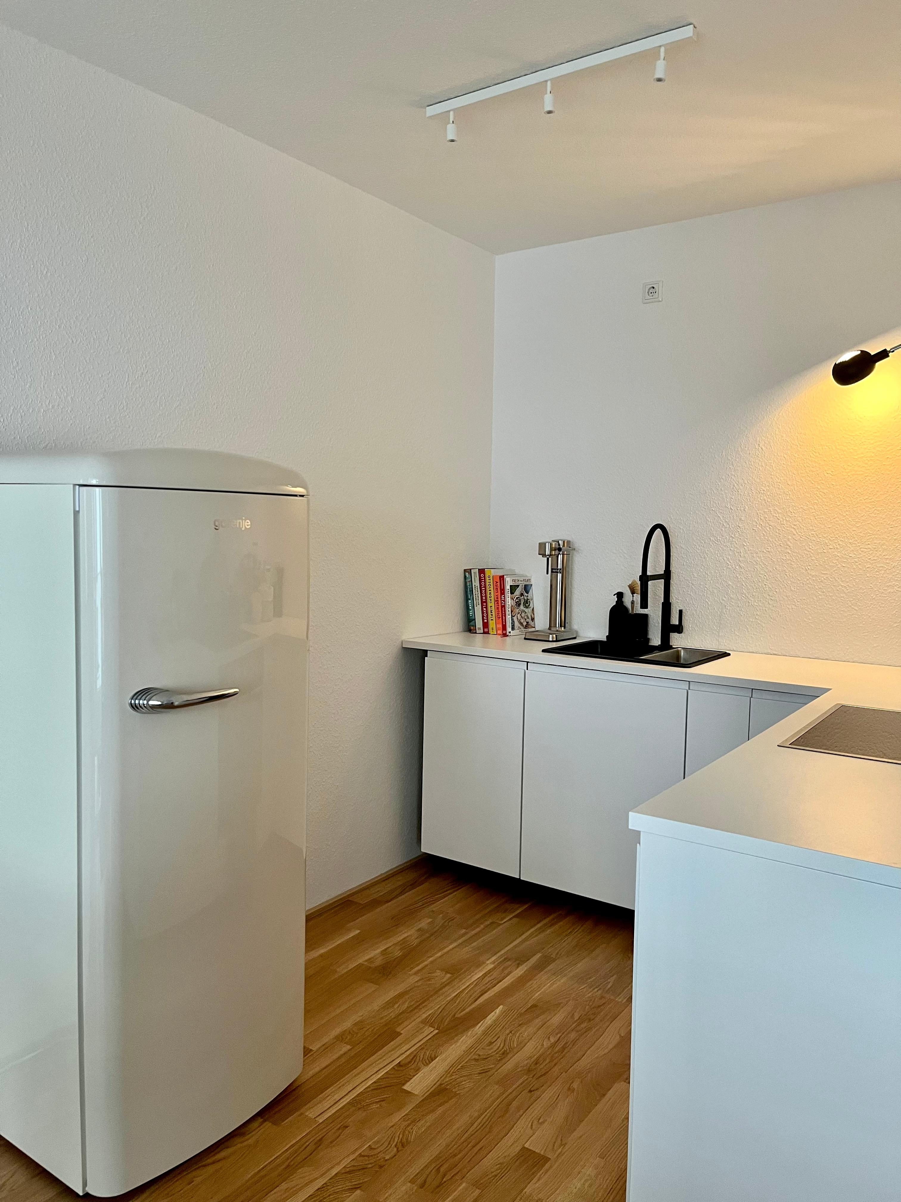 Neue Küche im minimalistischen Look #mykitchen #kitchen #blackandwhite 🖤🤍