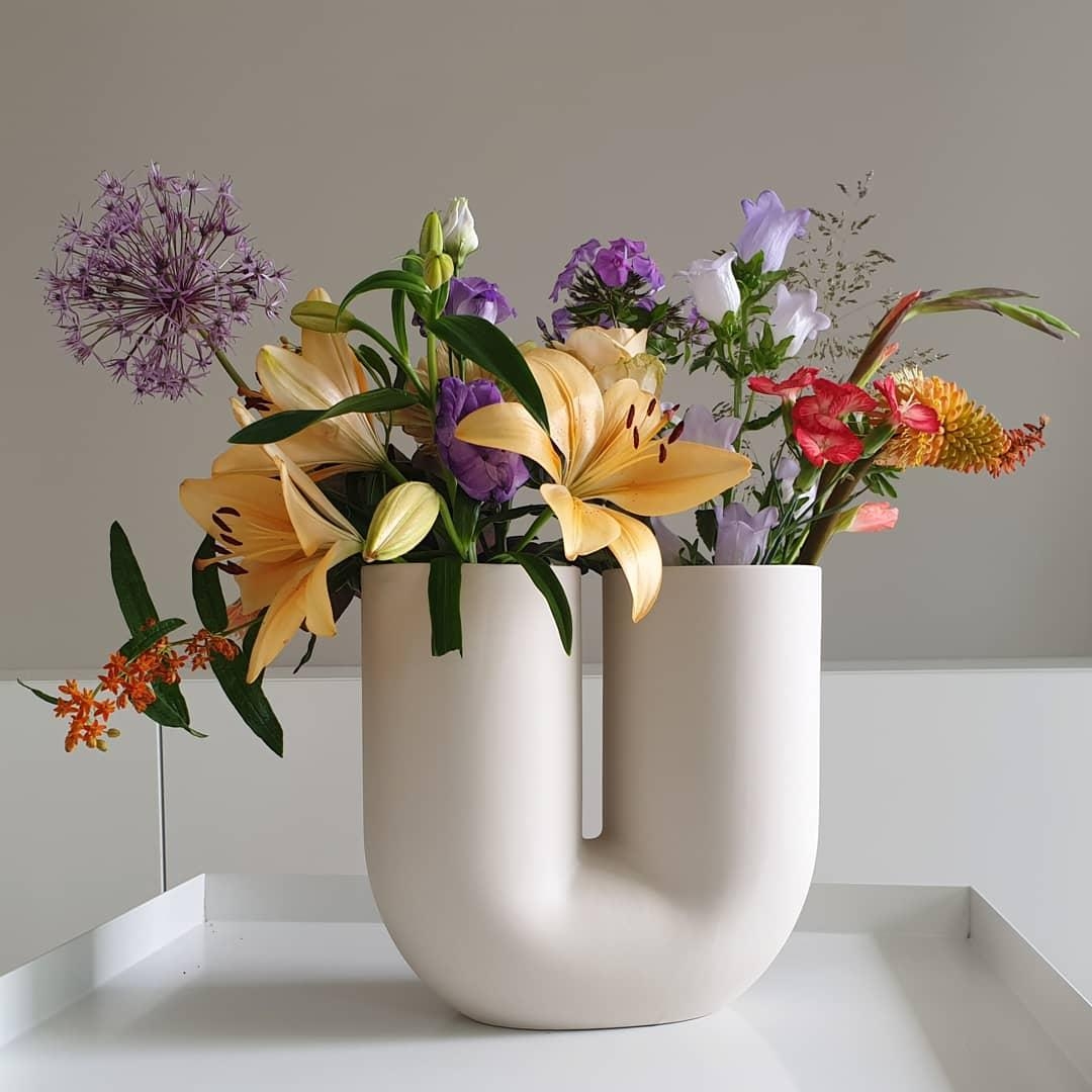 Neue Lieblingsvase und frische Blumen am #freshflowerfriday #flowerpower #muutokink 