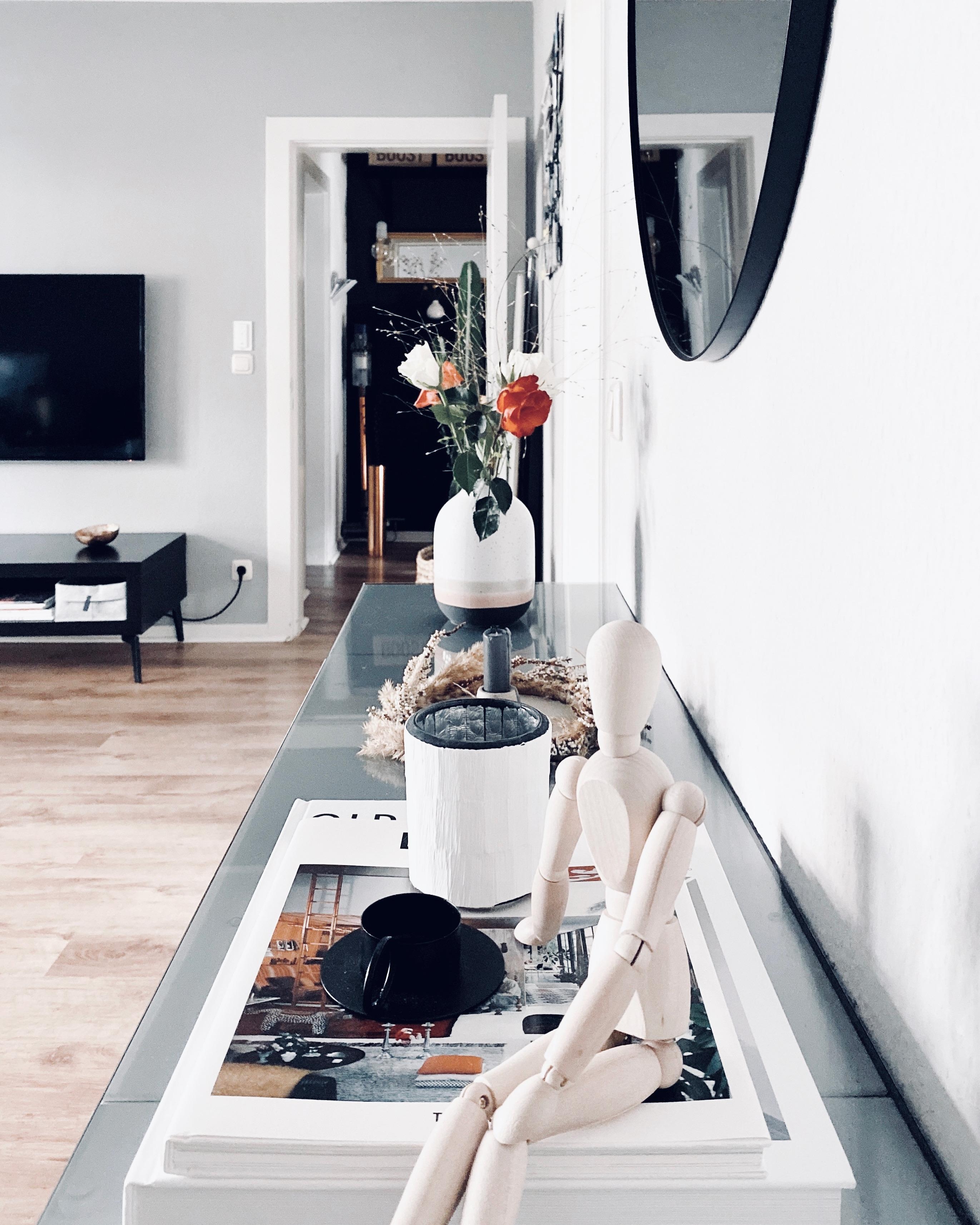 Neue Perspektiven 😊 
#interior #mynordicroom #livingroom #scandinaviandesign #monochrome #hygge