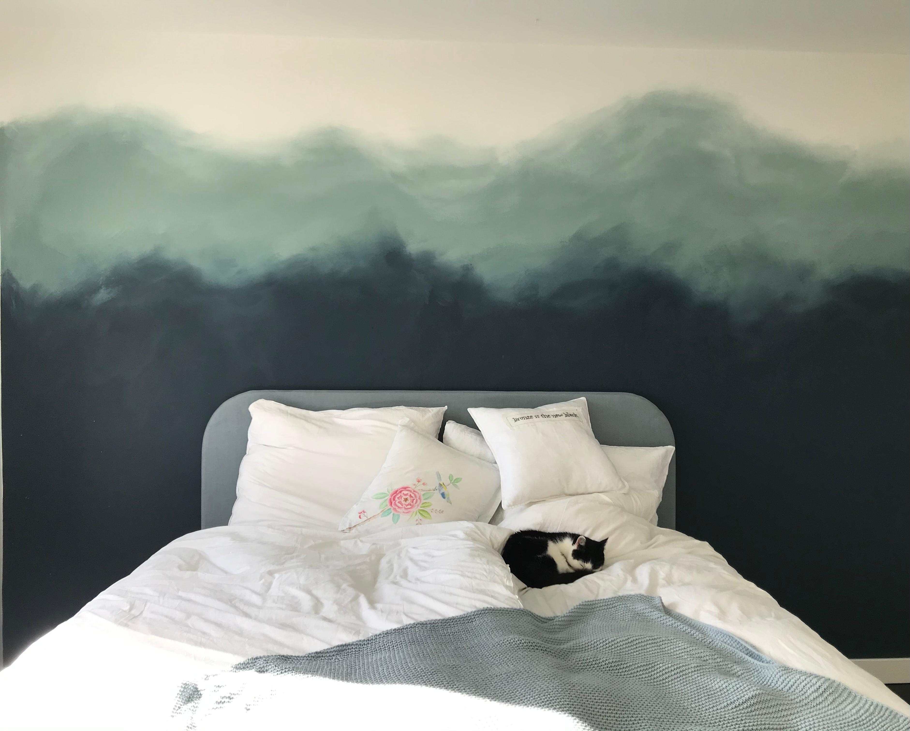 Neue Schlafzimmergestaltung- mit Model😉#ombre #maler #blau #kater #schlafzimmer #wandgestaltung