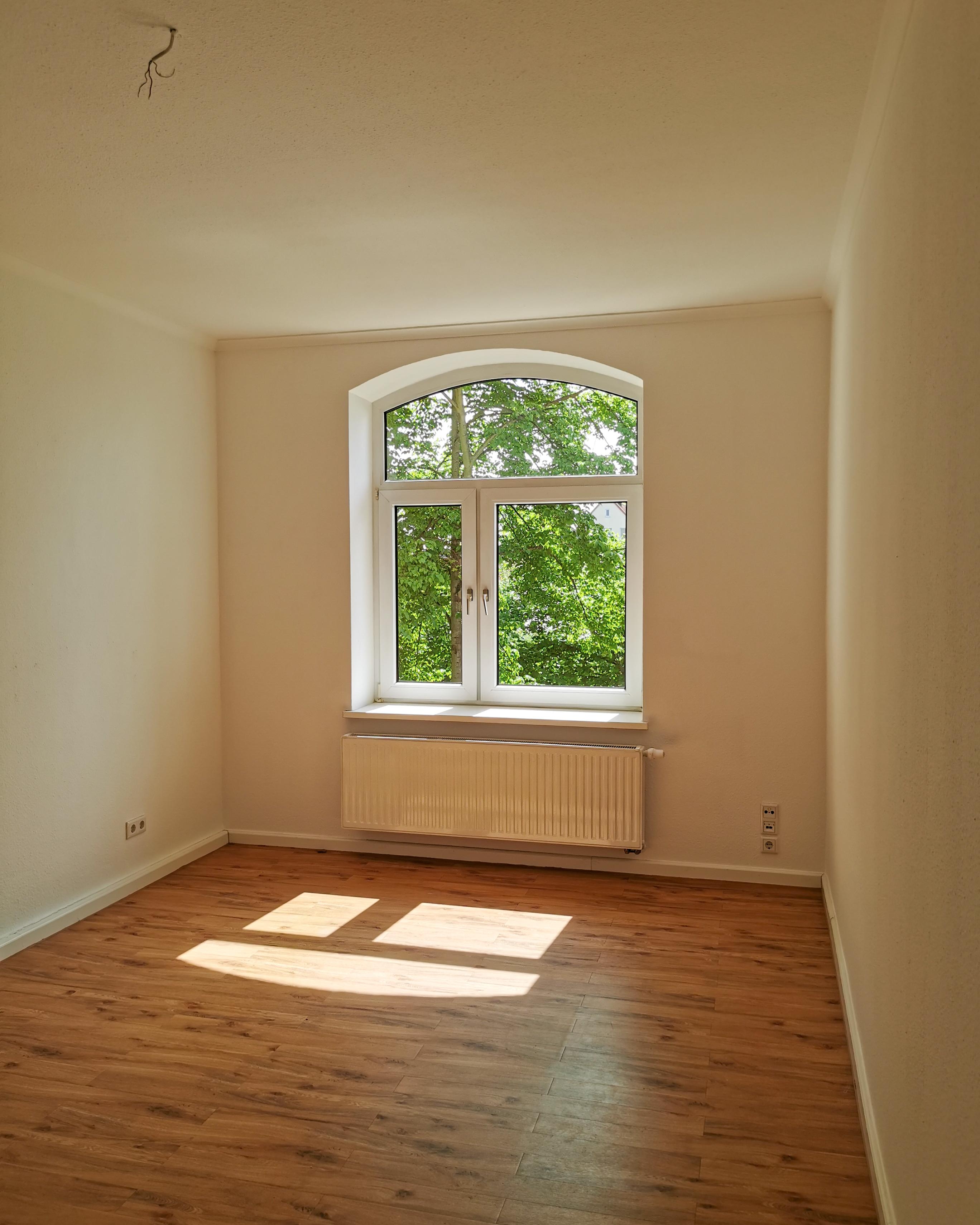 Neue Wohnung mit dem schönsten Rundbogenfenster :) #schlafzimmer #fenster #altbau 