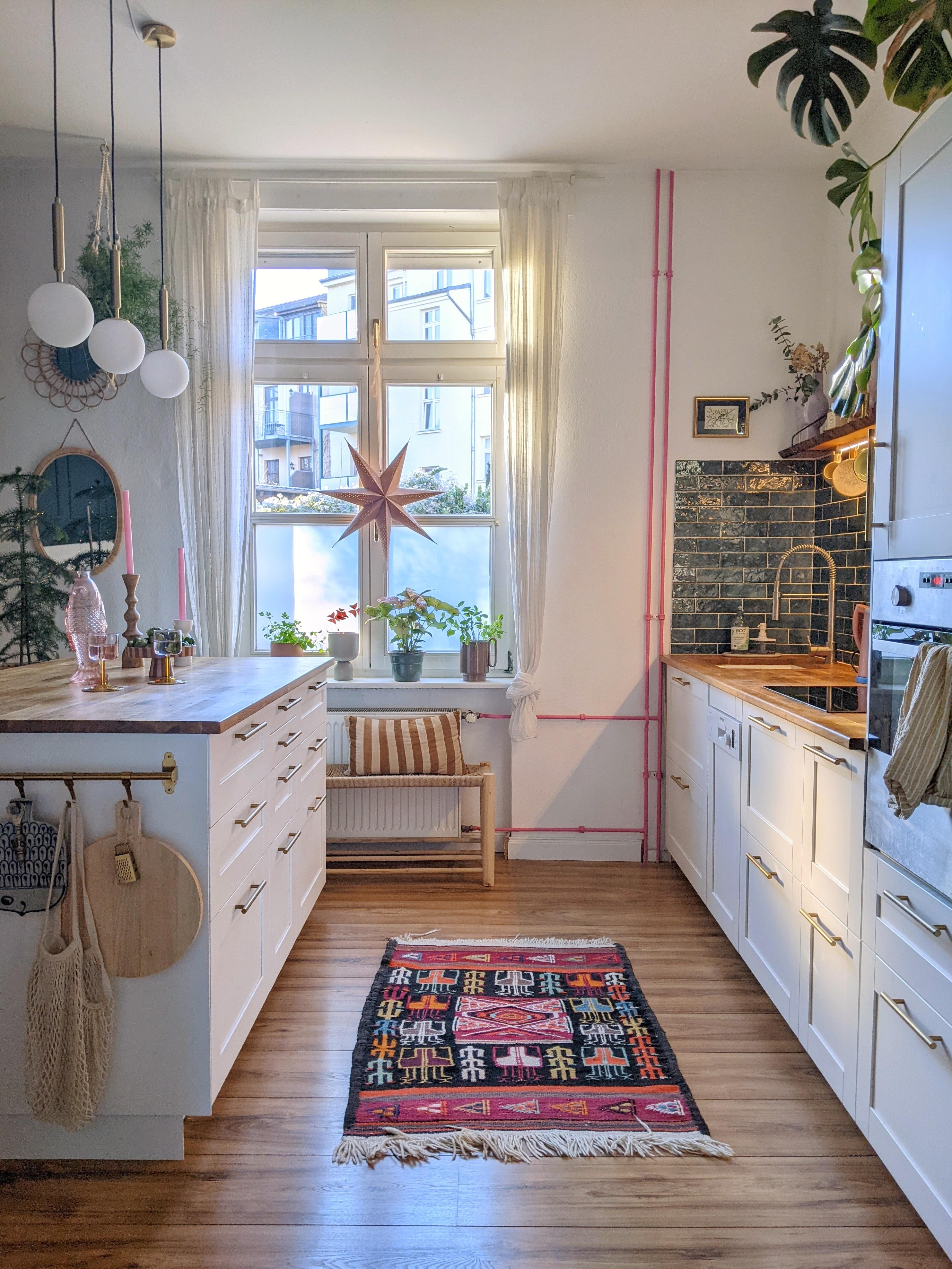 Neuer Blickwinkel in unsere Küche ✨ #küche #kücheninsel #fliesenspiegel #heizungsrohre