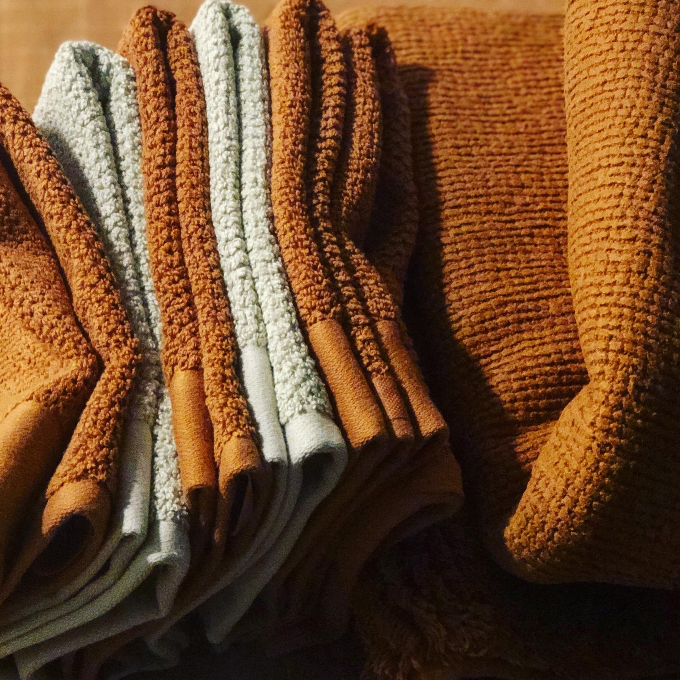 Neues #Bad = neue #Handtücher. Alles #ockerfarben. Meine aktuelle Lieblingsfarbe 😍