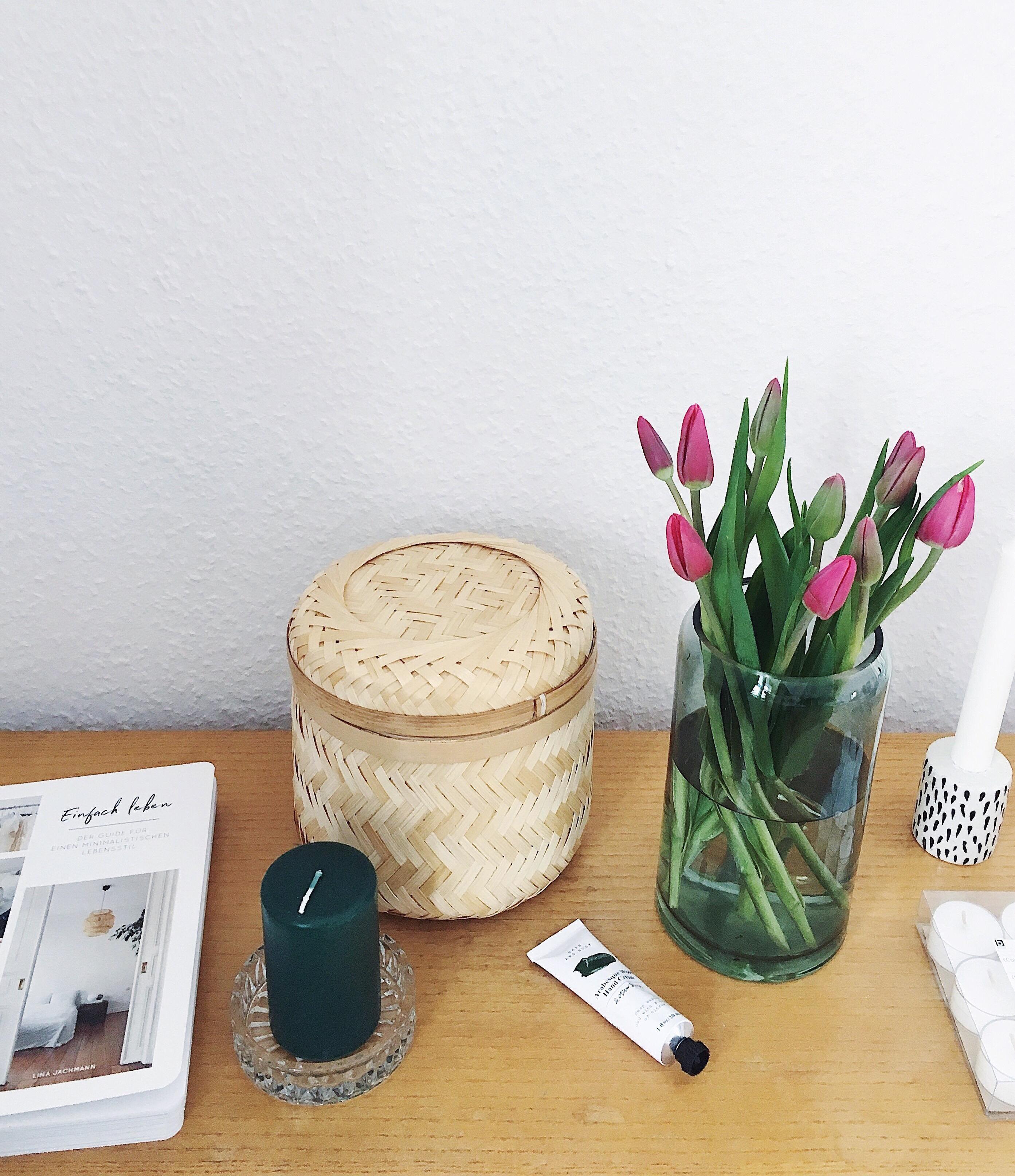 #neuhier #happyhome #frühlingsboten #springiscoming #interiordecor #hygge #minimalism #tulpen #scandistyle #vintagehome 