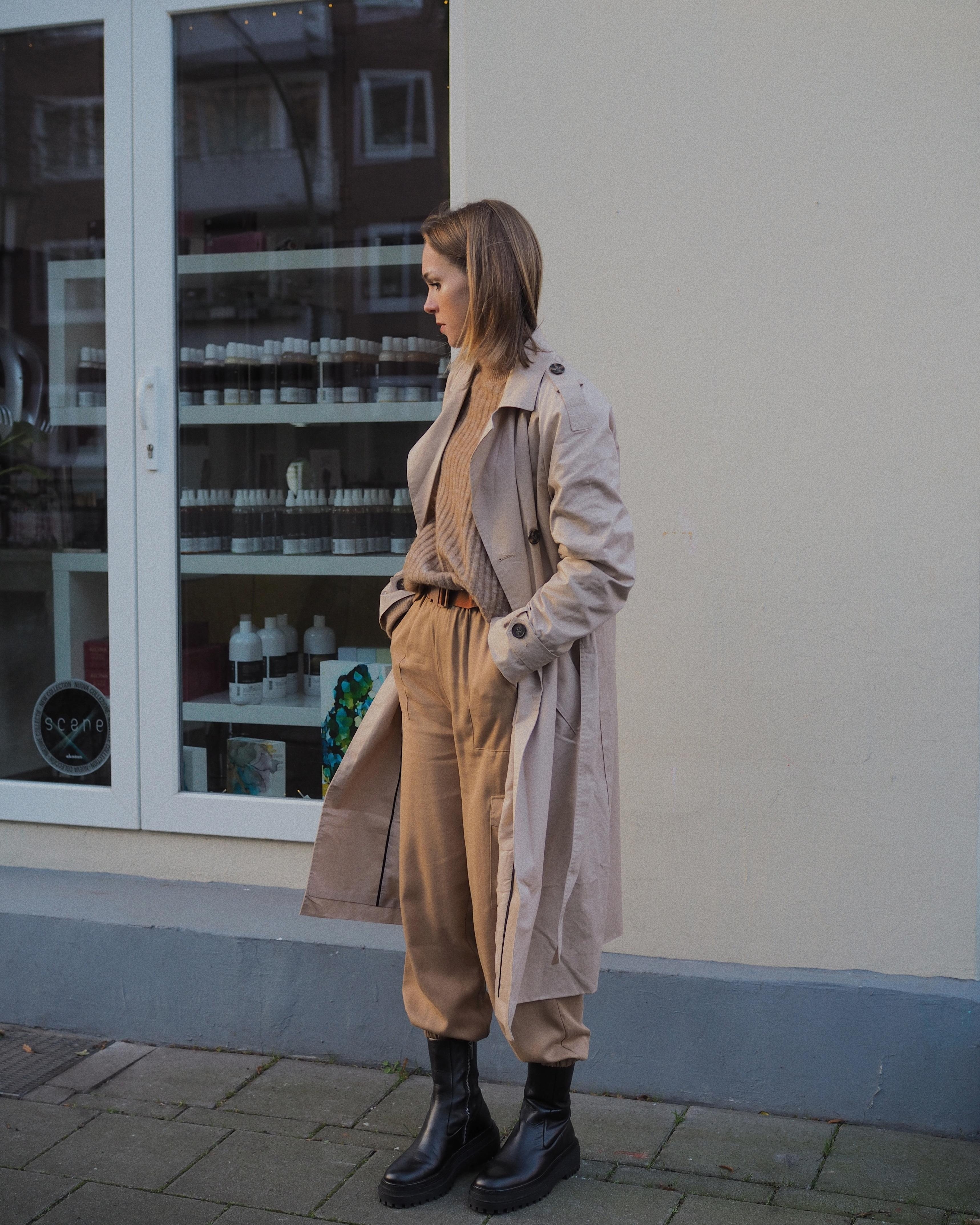 Neutrals 🦋 #fashion #streetstyle #fashioncrush #trenchcoat #boots #baggypants 