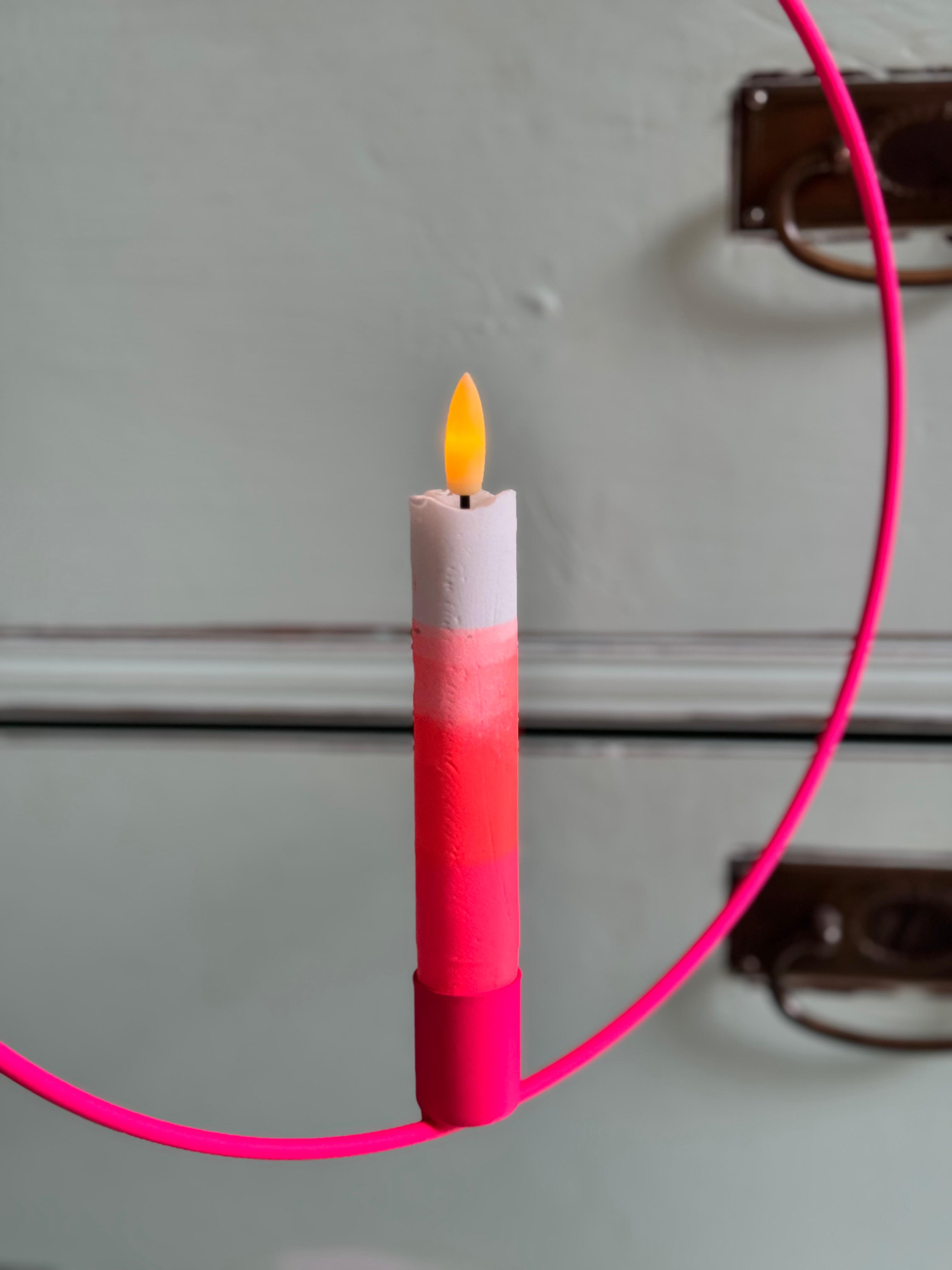 New #Diy mit Farbspray 🩷

#Upcycling #Kranz #Kerze 
#erlaubtistwasgefällt 
#cozytime 
