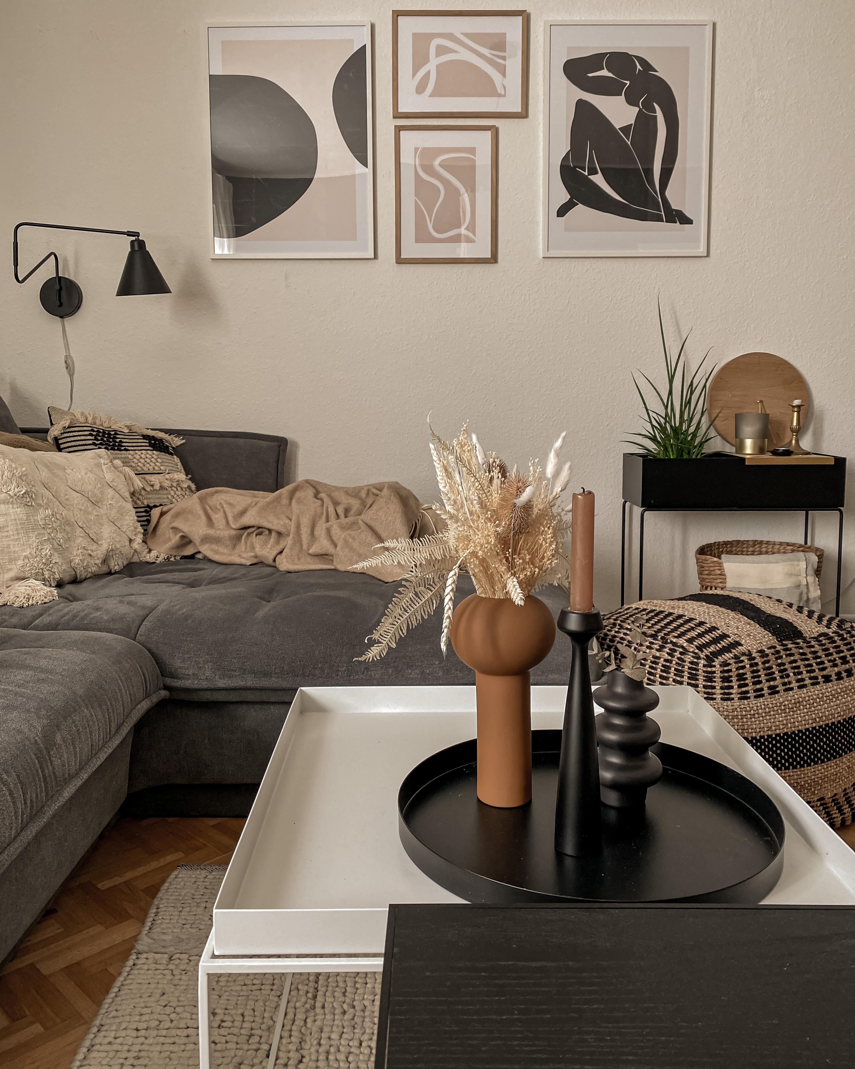 NEW GALLERY WALL✨ #bilderwand #bildergalerie #prints #plantbox #couch #couchtisch #wohnzimmer #livingroom #tischdeko