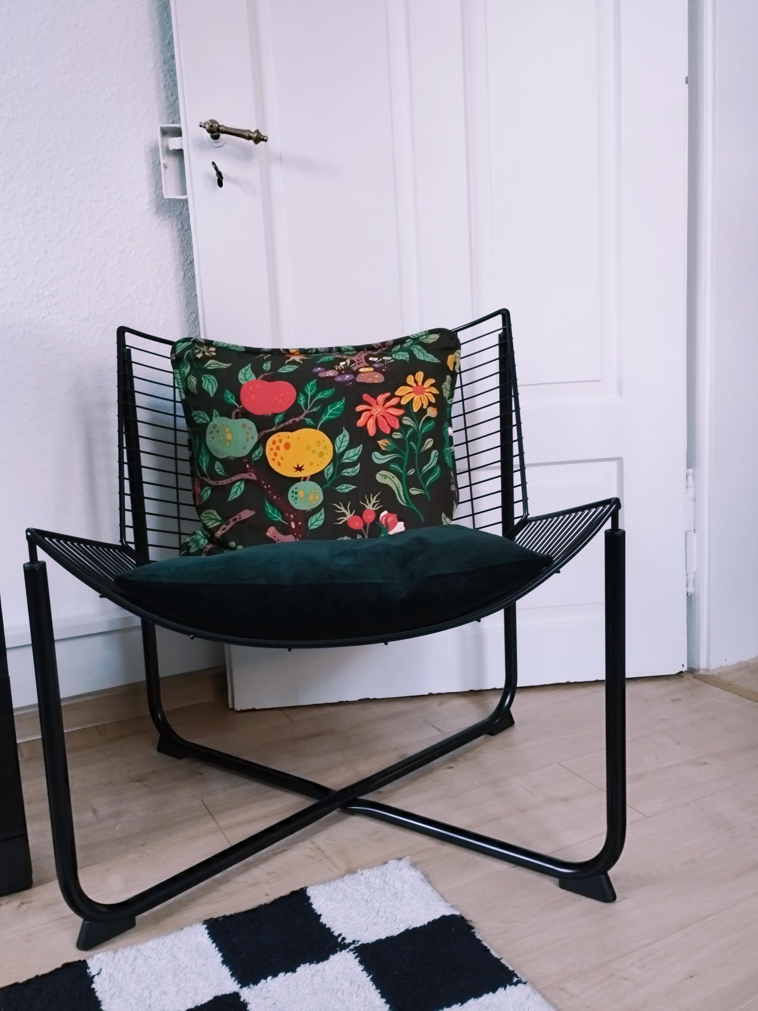 New in town 

#sessel #colourful #kissenliebe #scandistyle #altbau