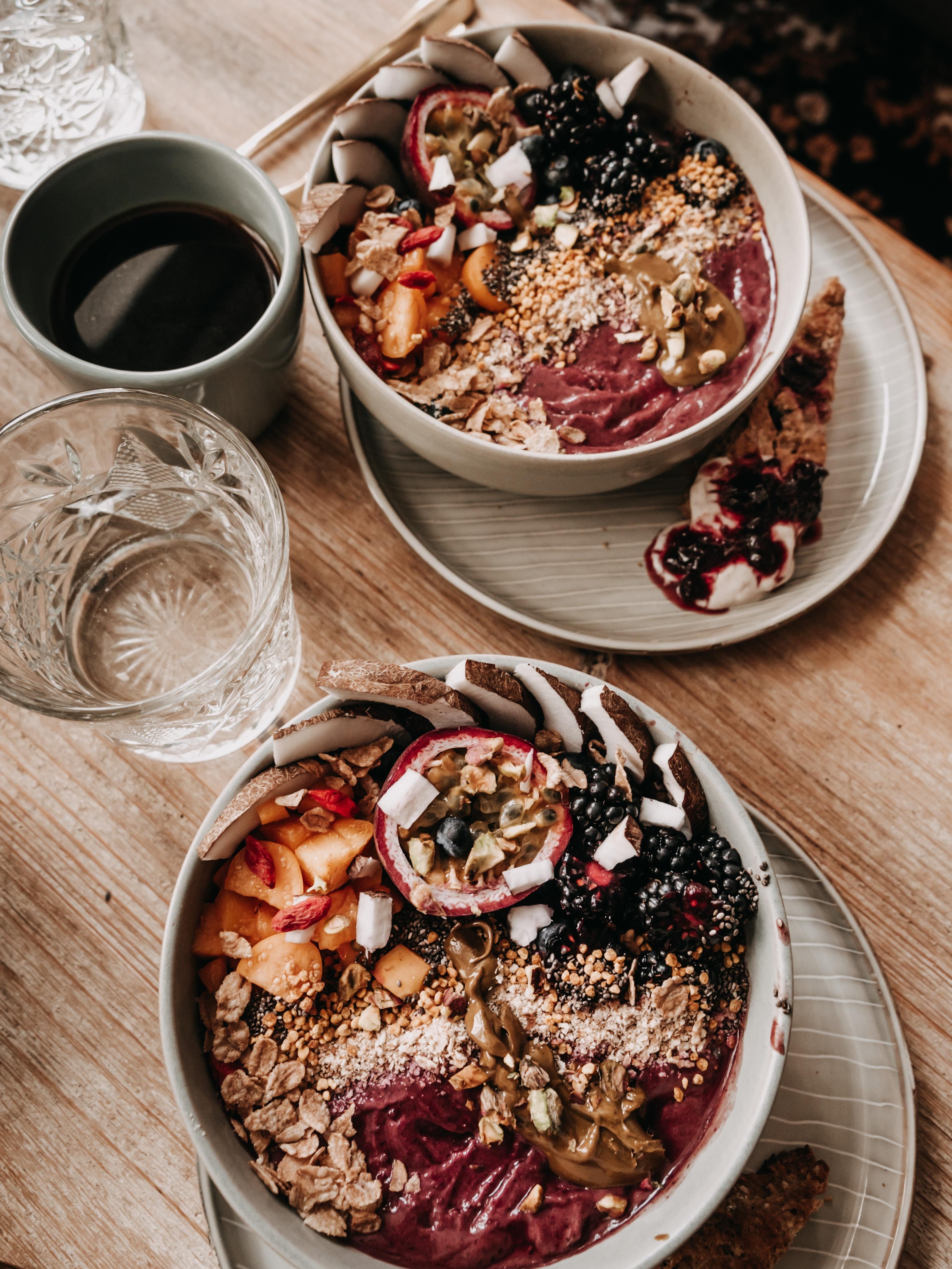 Nichts geht über Smoothiebowls zum Frühstück oder? #frühstückstisch #foodchallenge #acaibowl