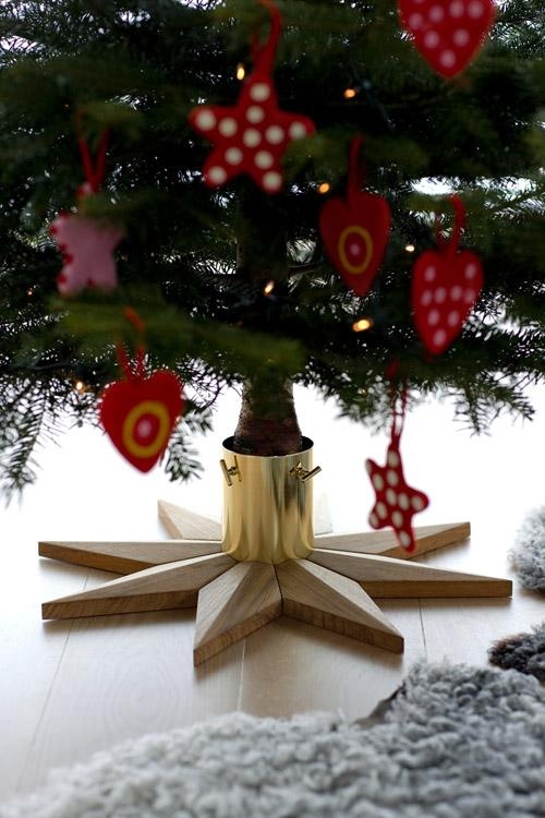 Noch auf der Suche nach einem #Weihnachtsbaumständer? Wie wäre es mit dem natürlichen CHRISTMAS TREE BASE von ©Skagerak?