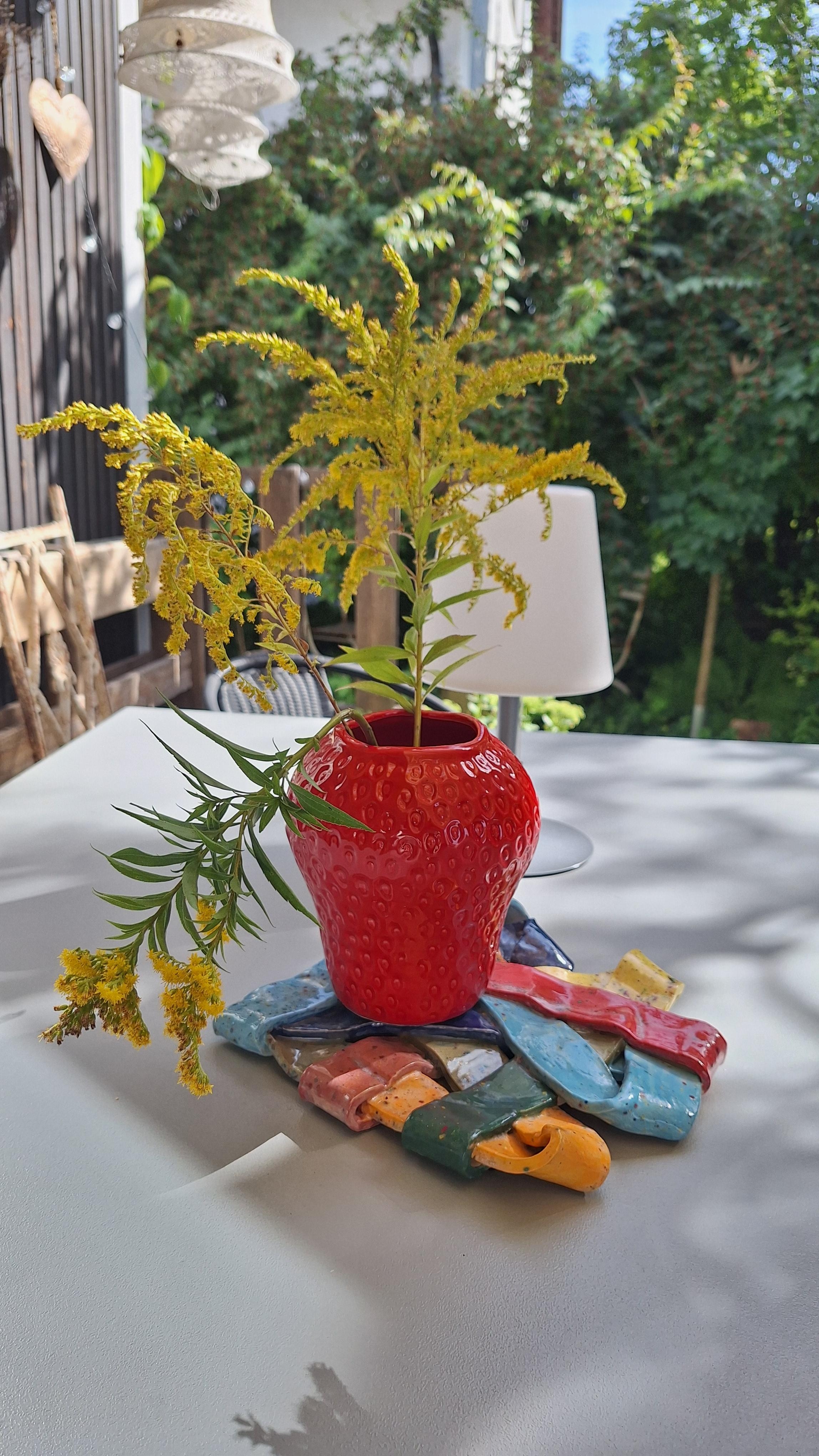 .Noch ein bisschen Urlaubsfeeling.
#Urlaub #Urlaubsfeeling #Keramik #Erdbeervase #Erdbeere #Vasenliebe #Terasse #Outdoor