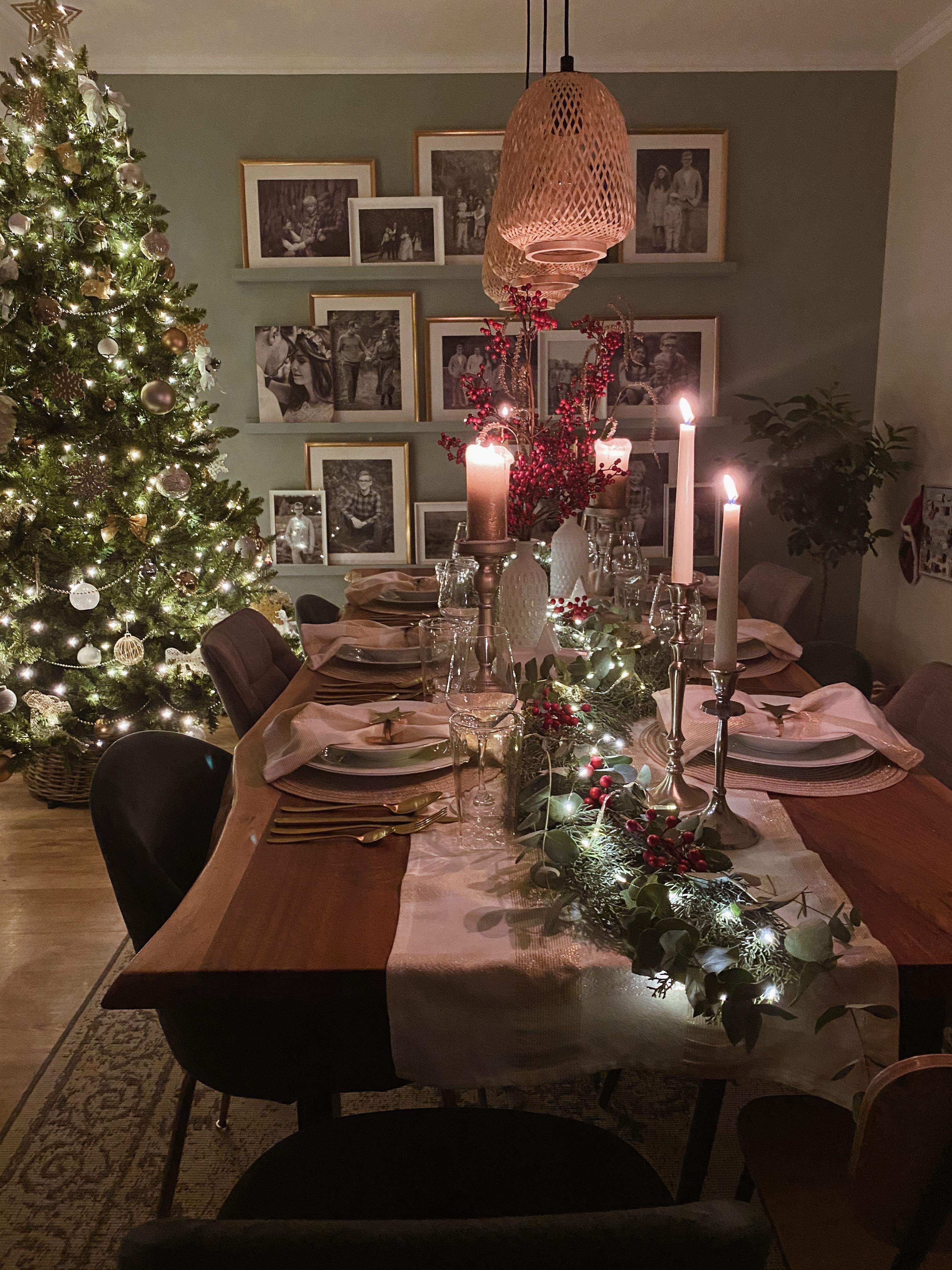 Noch ein bissl Weihnachtsfeeling...es ist ja noch Weihnachten.✨🎄😉 
#tablesetting#christmastable #weihnachtenzuhause