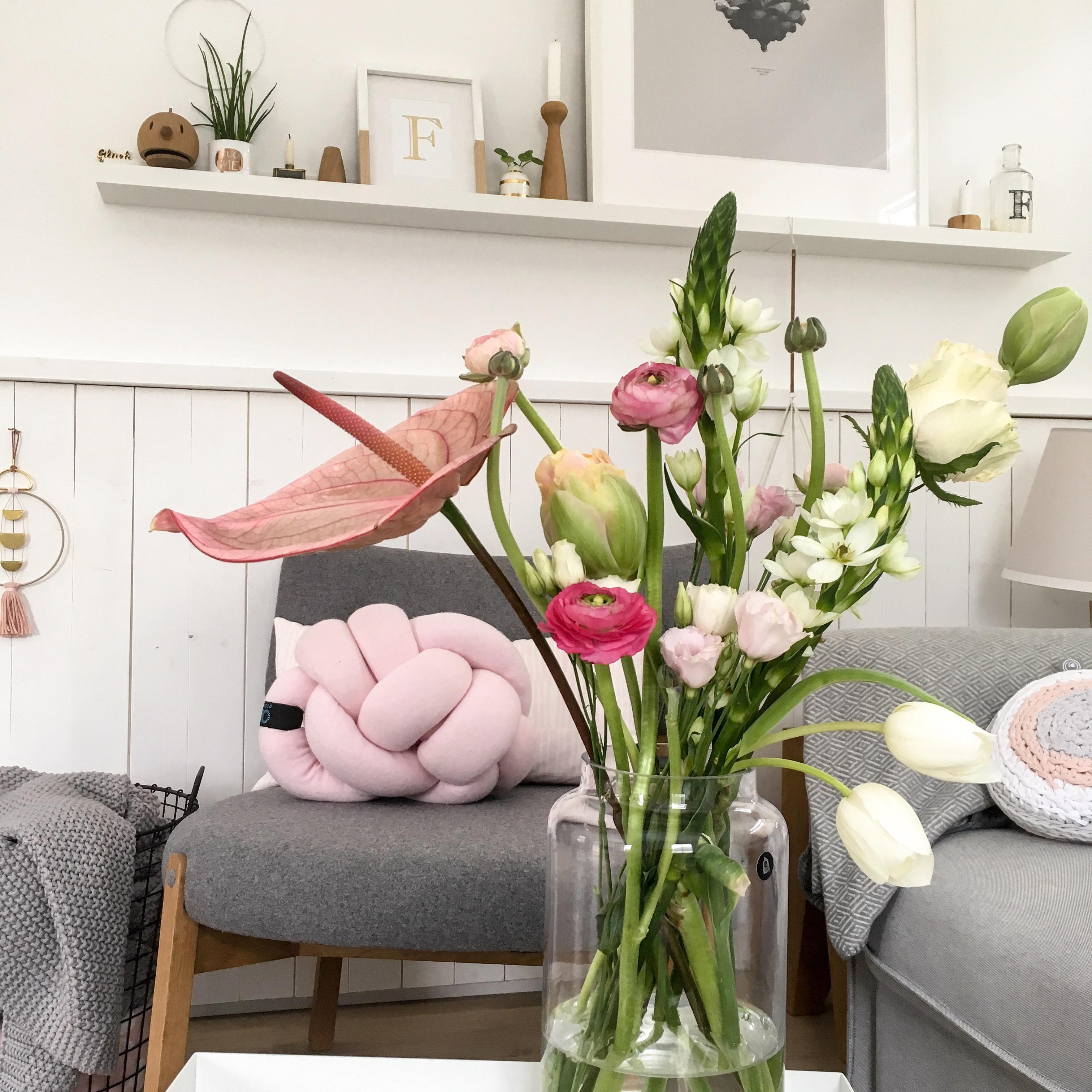 Noch eine Portion #frühlingsblumen #blumen #flowerpower #wohnzimmer #livingroom 