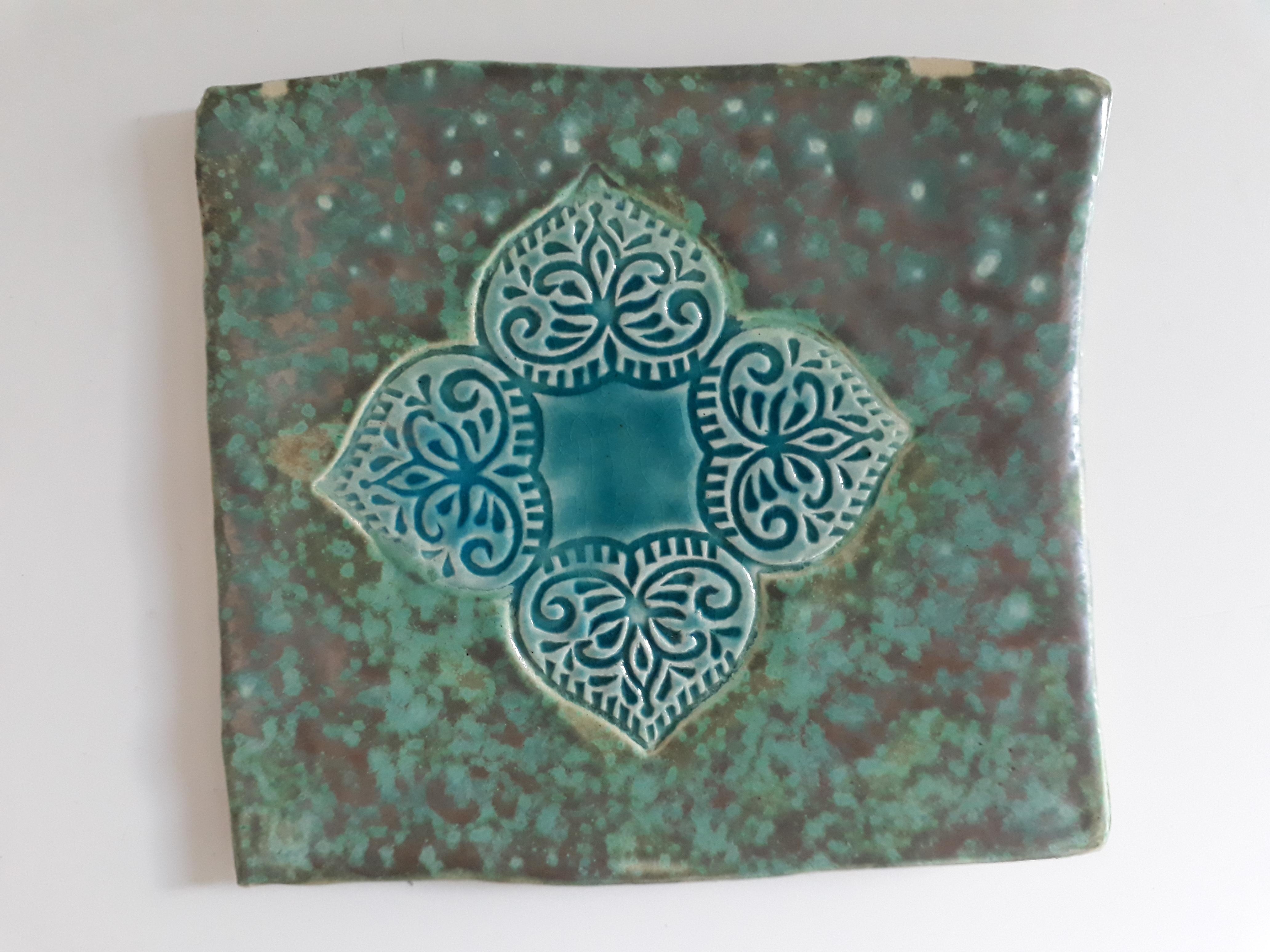 Noch eine selbstgrmachte Fliese aus Ton, selbst geformt und gemalt #DIY #pottery #deko