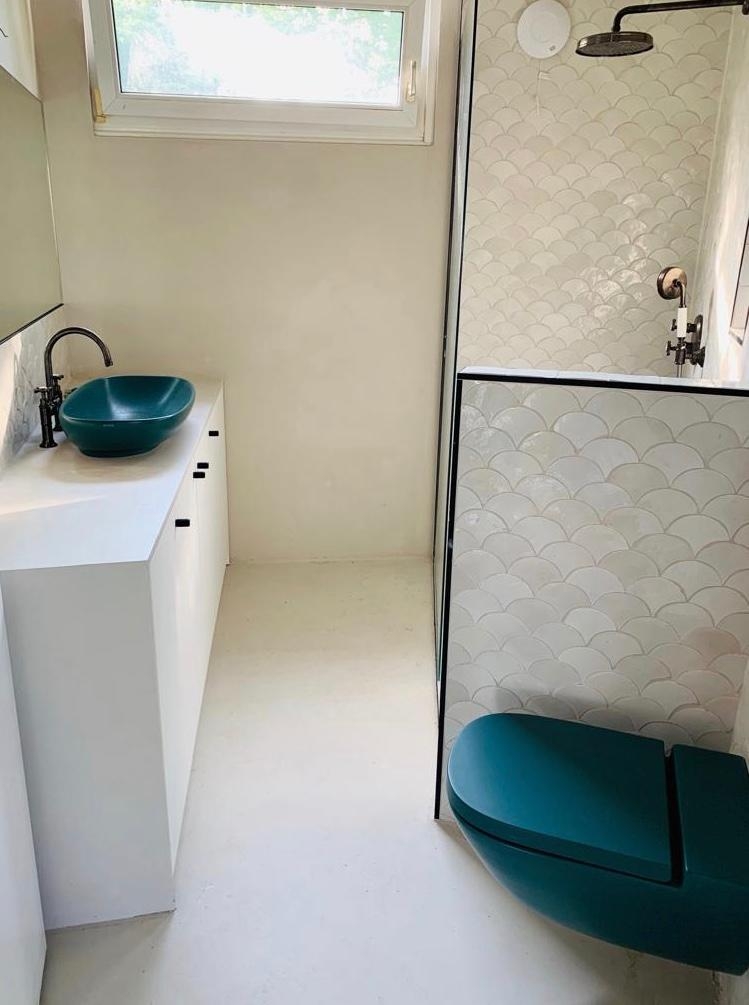 Noch nicht dekoriert, aber ganz frisch renoviert. #badezimmer #blackandwhite #moroccantiles #moroccanstyle #mutzurfarbe 