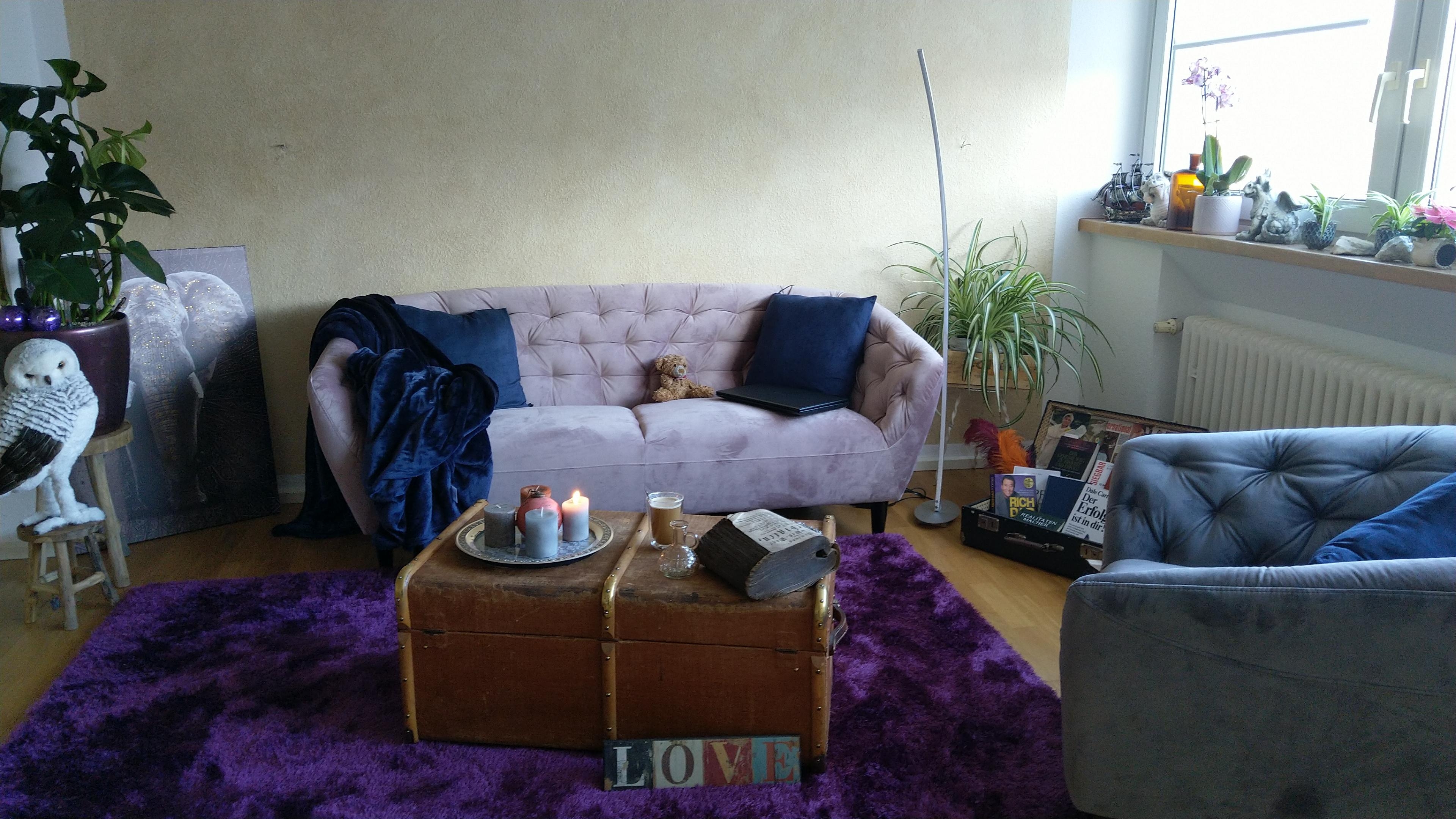 Noch nicht ganz fertig aber ich finde es trotzdem schon sehr stylich.

#wohnzimmer #stylich #couch #teppich 