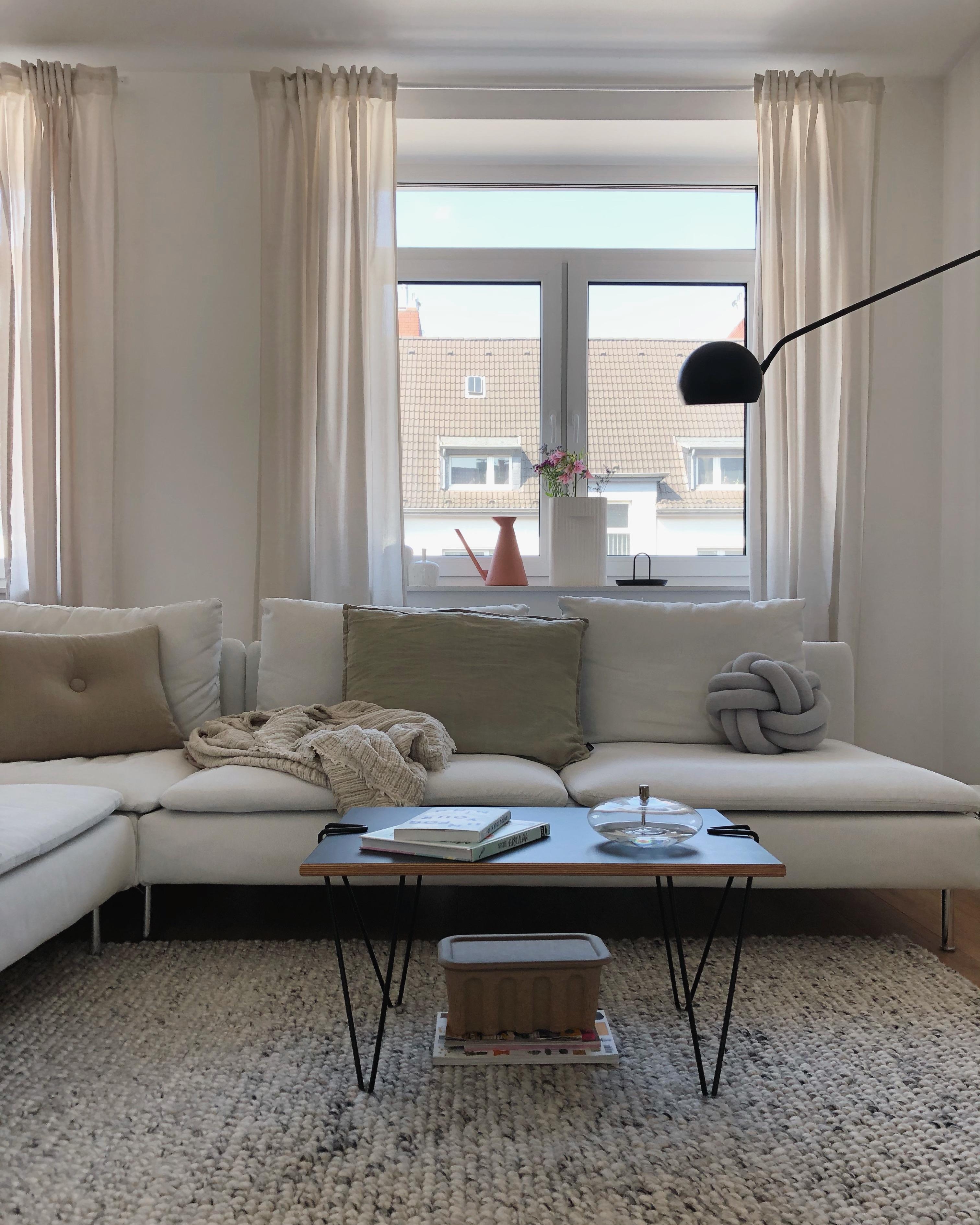 #nordichome #wohnzimmer #livingroom #fensterdeko #dekoidee #hygge #skandi #interior #home #couchstyle