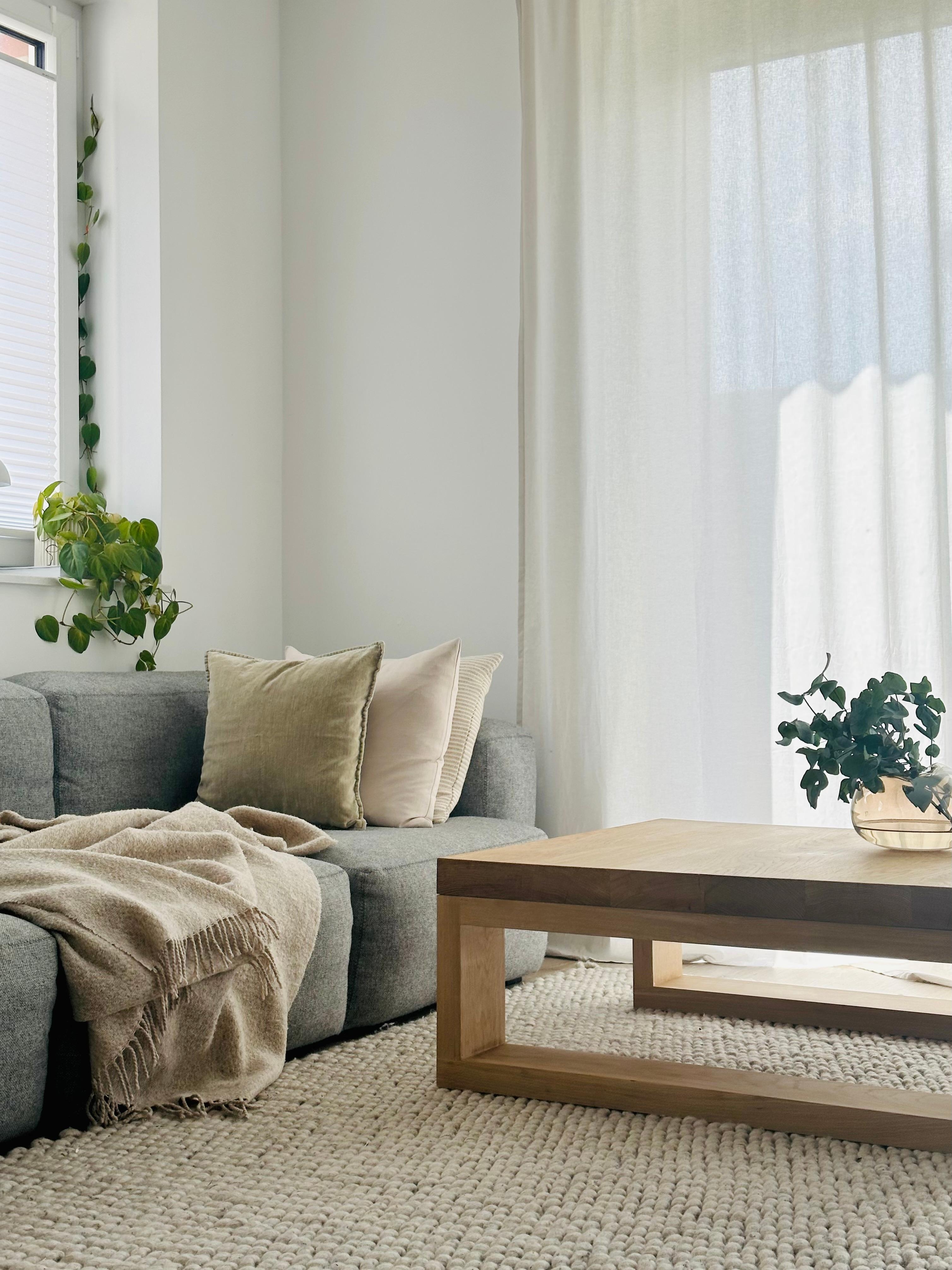 #nordicliving #scandinavianhome #coffeetable #coffeetabledecor #wohninspiration #interiorliebe #interiorinspo #cornersofmyhome #nordichome #livingroomideas