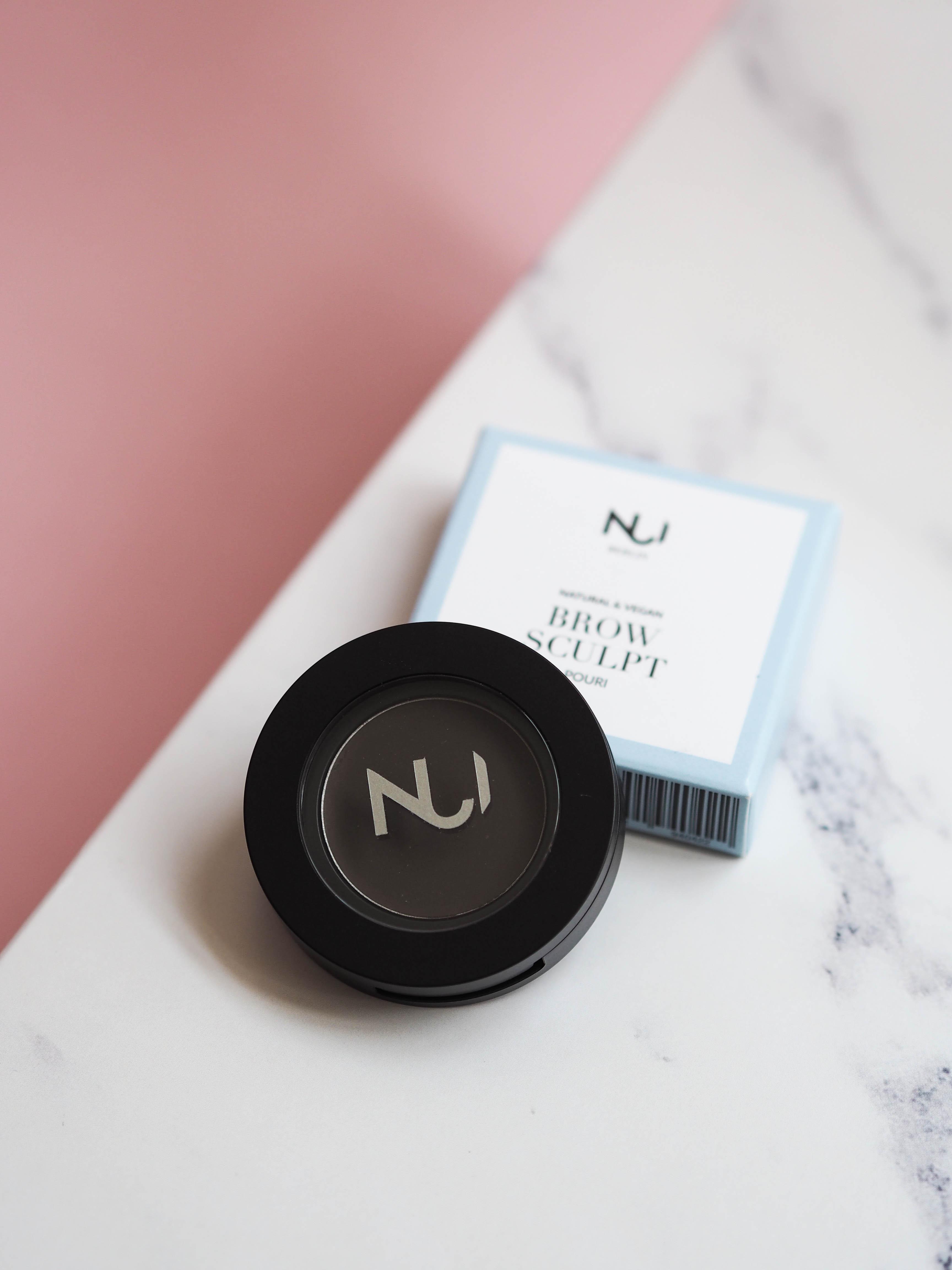 Nui Cosmetics beweist: Mit Rizinus- & Jojobalöl lassen sich Brauen optimal formen #beautylieblinge #nuicosmetics #vegan