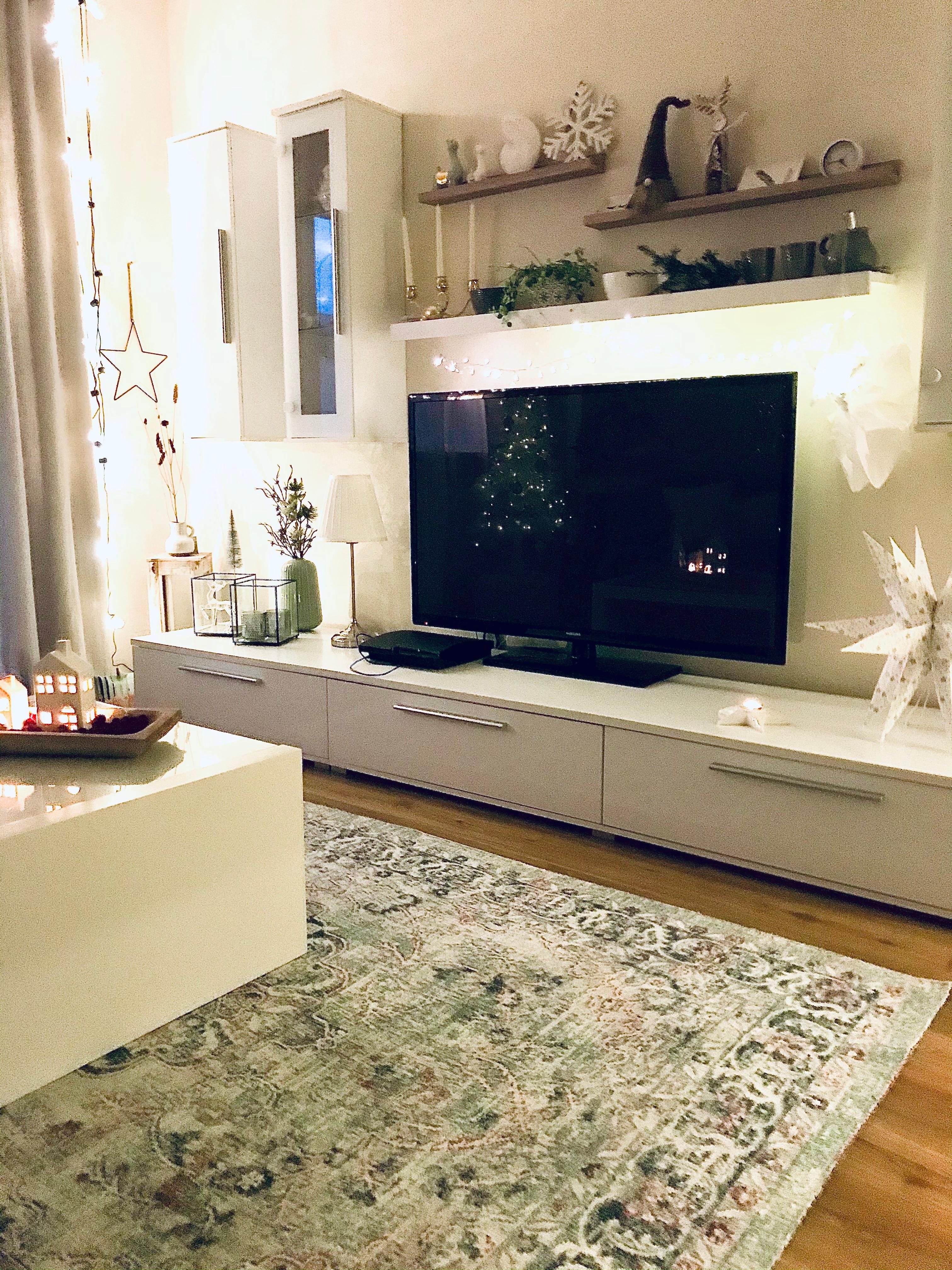 Nun wird es ruhig zuhause!
#cozytime #weihnachtsbeleuchtung 

Zeit zu zweit 🤍