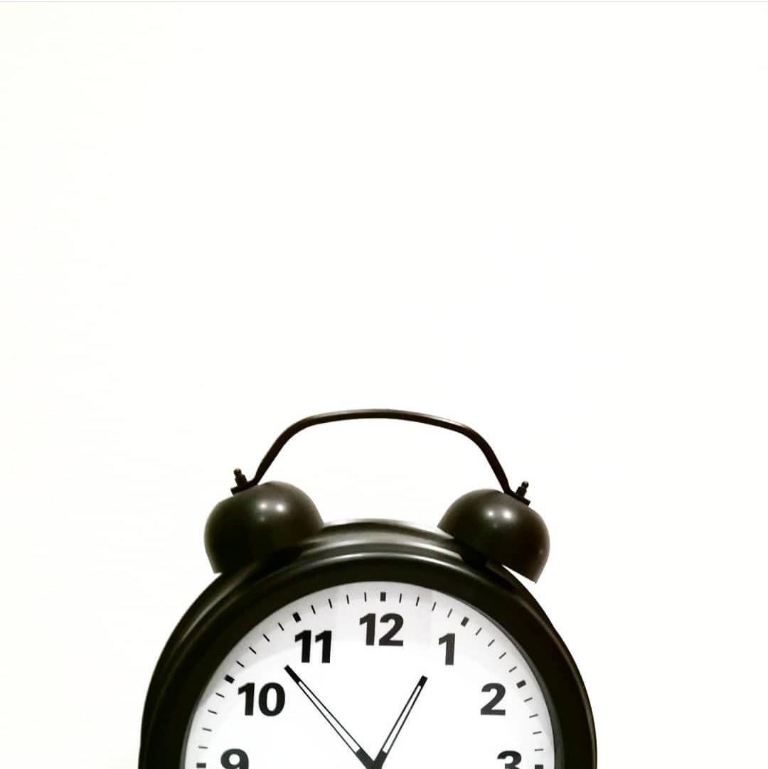 O'clock #minimalism #whiteliving #blackinterior #oclock #detail #wgzimmer 