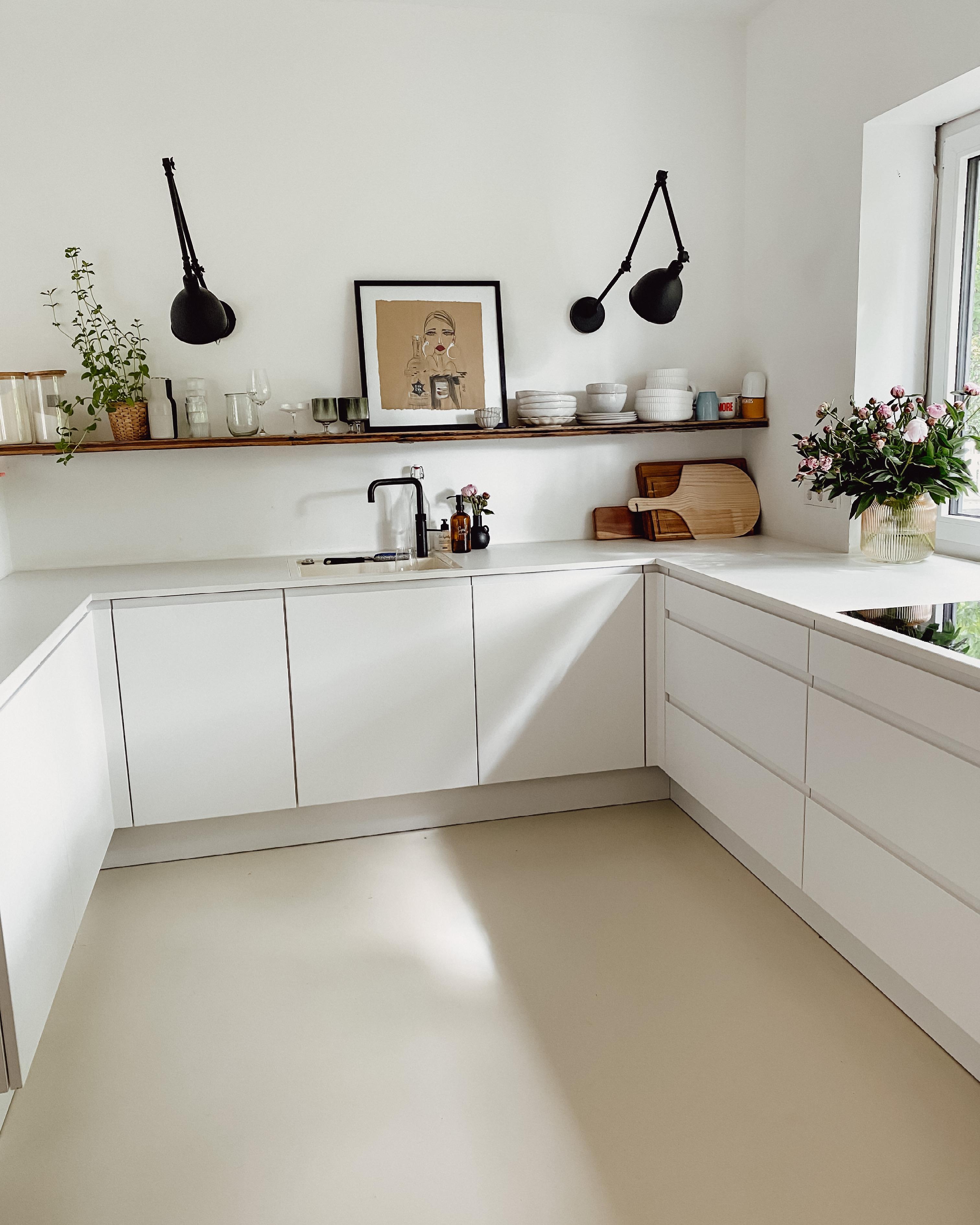 #offeneküche #weisseküche #gussboden #clean #minimalistic #whiteliving #küche