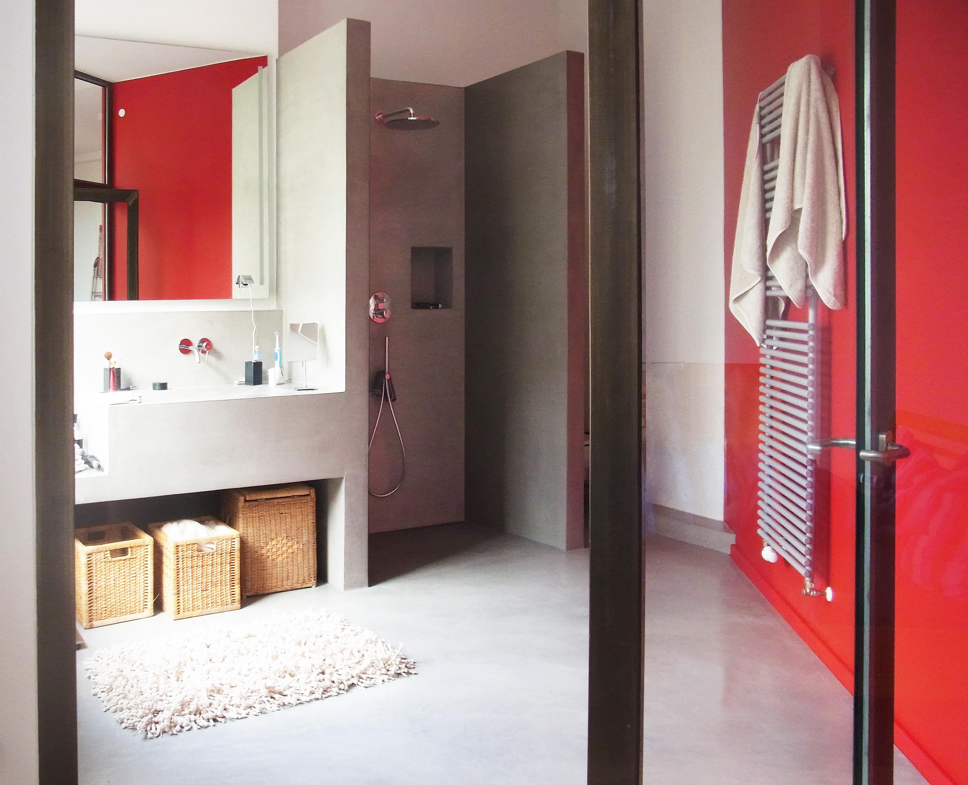 offenes Badezimmer #betonwaschtisch #betonciredusche ©MEYLENSTEIN