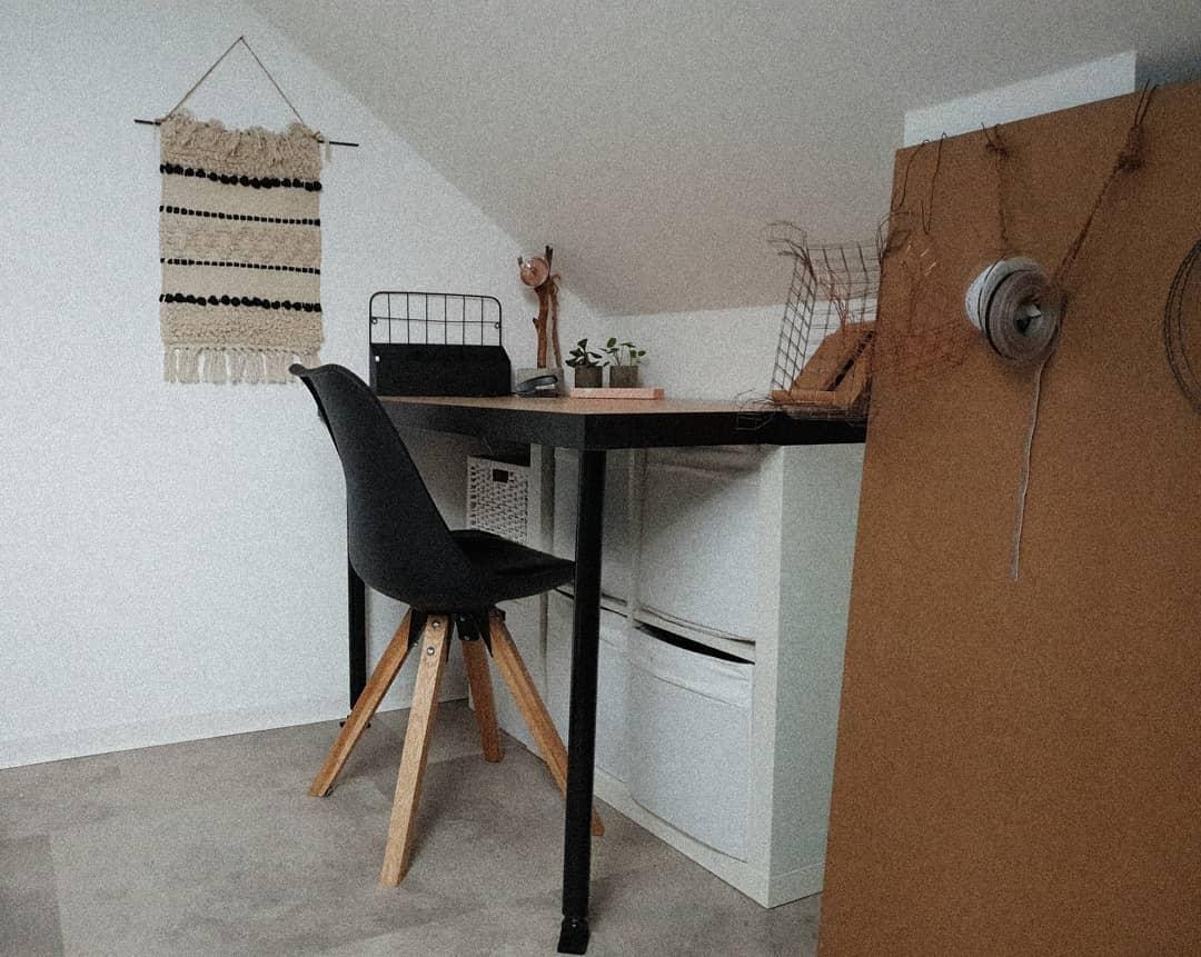 OFFICE!DIY-Schreibtisch:Alte Couchtischplatte-Regal&zwei Tischbeine.#couchliebt#sustained 