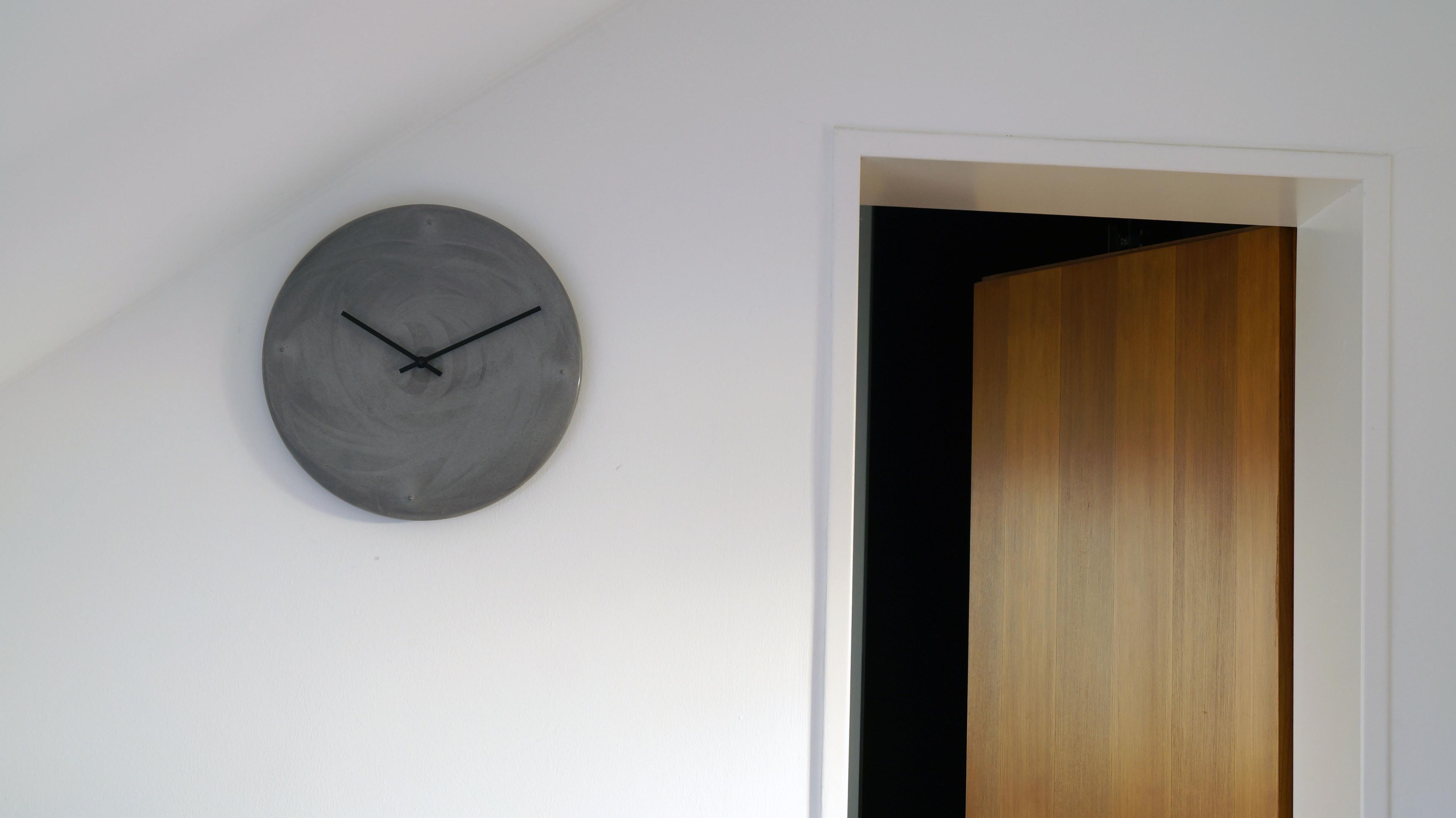 ORA DUE - Beton-Wanduhr #minimalistisch #wanduhr ©fattoAmano - lebemitbetonung.de
