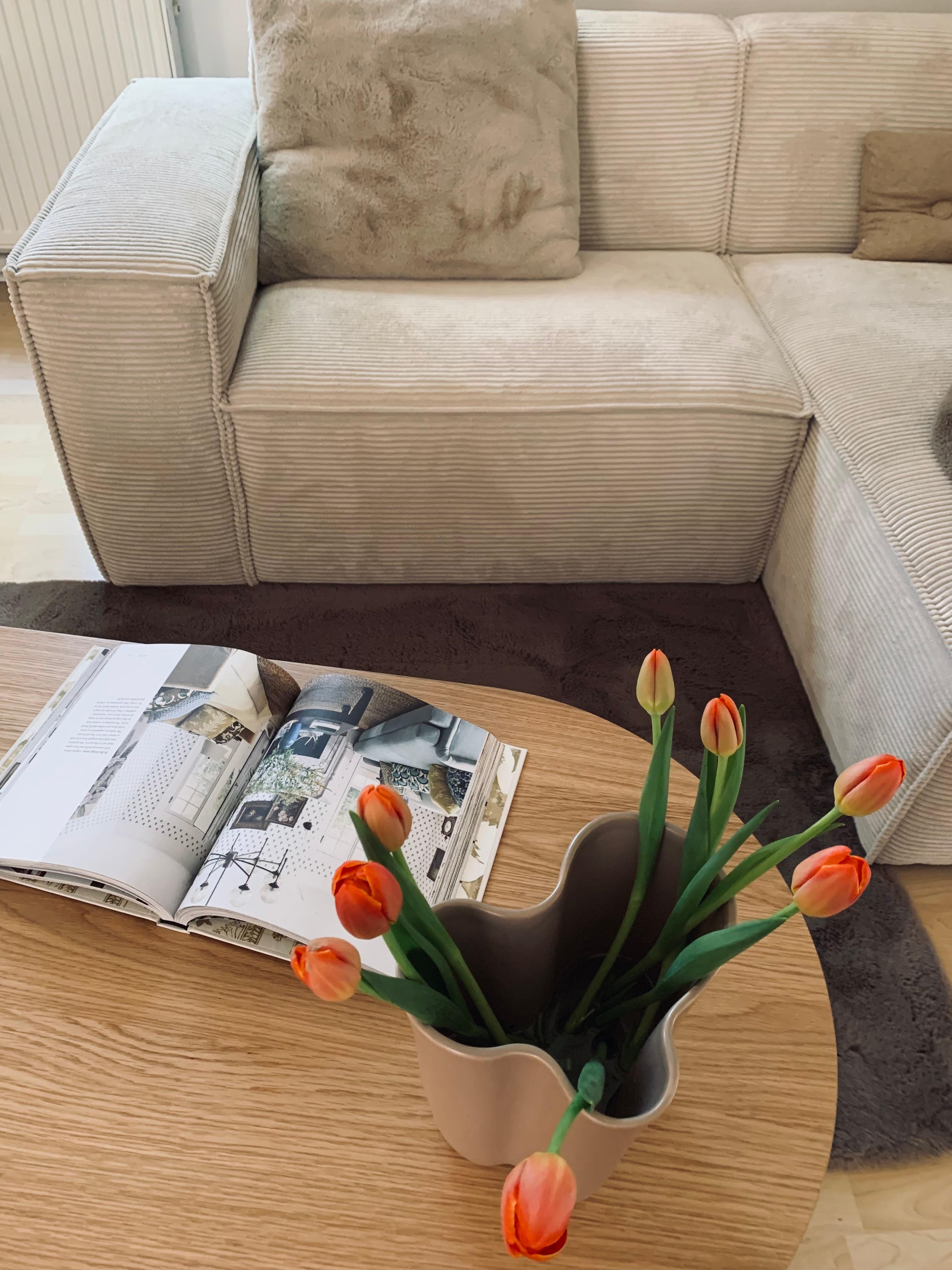 Orange is the new black 
#wohnzimmer #couchstyle 

