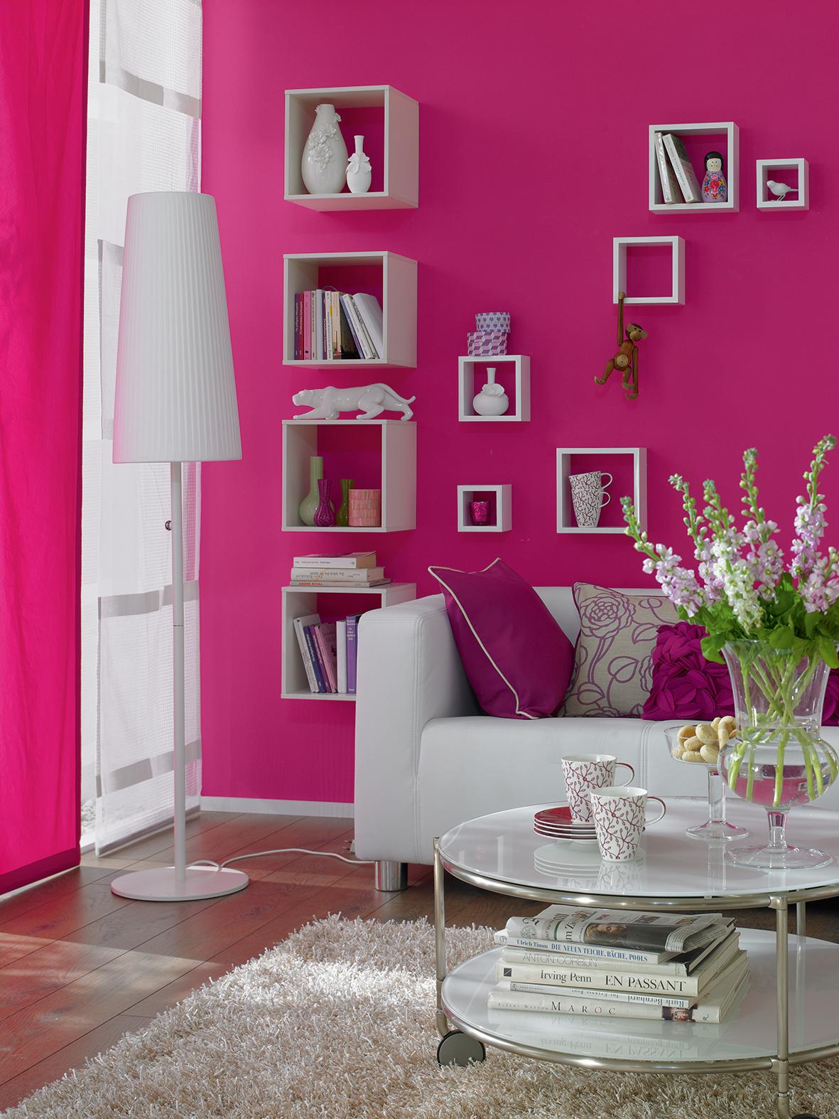 Orchidee, SCHÖNER WOHNEN-Trendfarbe #wandfarbe #regal #wandgestaltung #stehlampe #sofa #pinkewandfarbe #schönerwohnenfarberosa