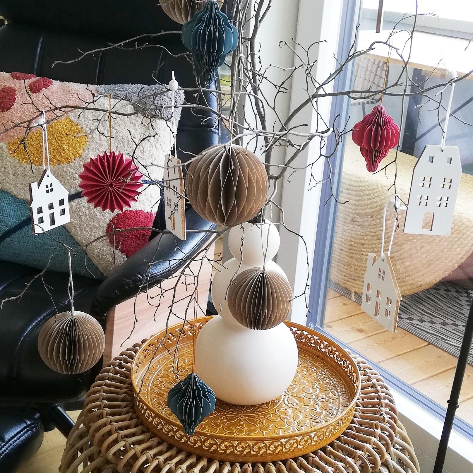 #origami #house #nature #nachhaltigkeit #paperball #decor #decoration #living #cozyhome #falldecor #plisseeanhänger