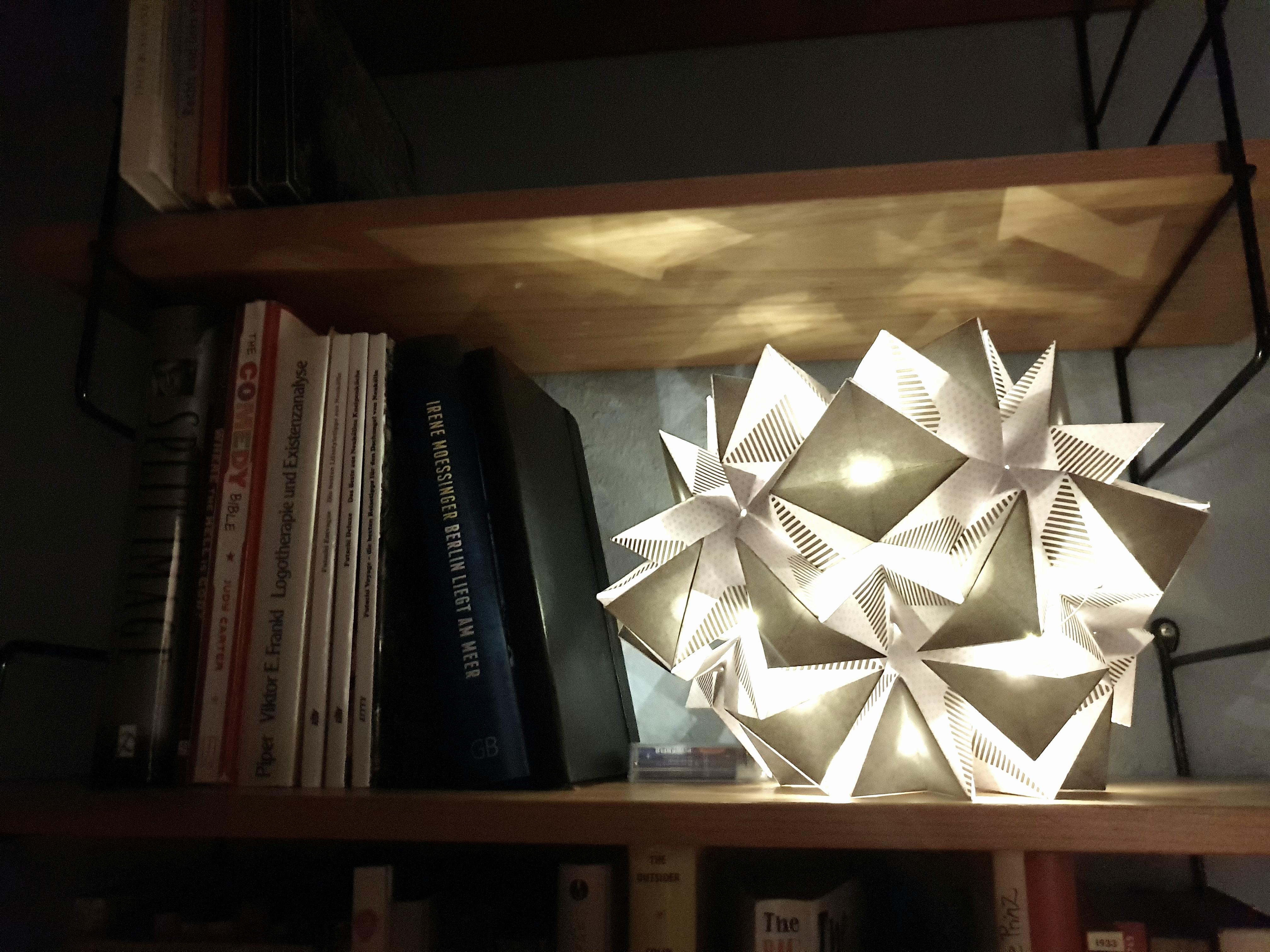 #origami #lampe #regal #bücher #light
