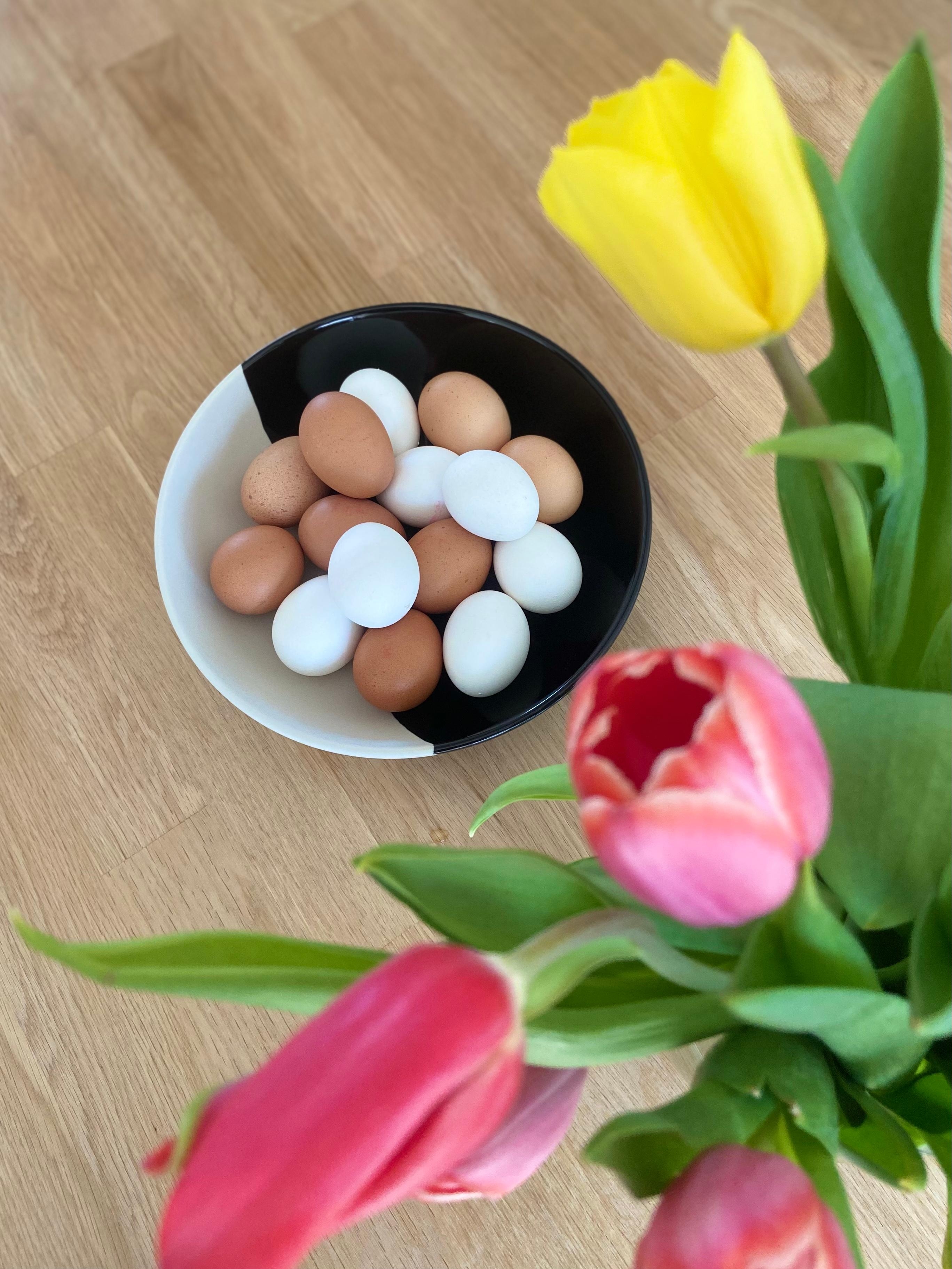 #osterdeko #eier #tulpen #frühling #april #hmhome #minimalismus #couchstyle 
