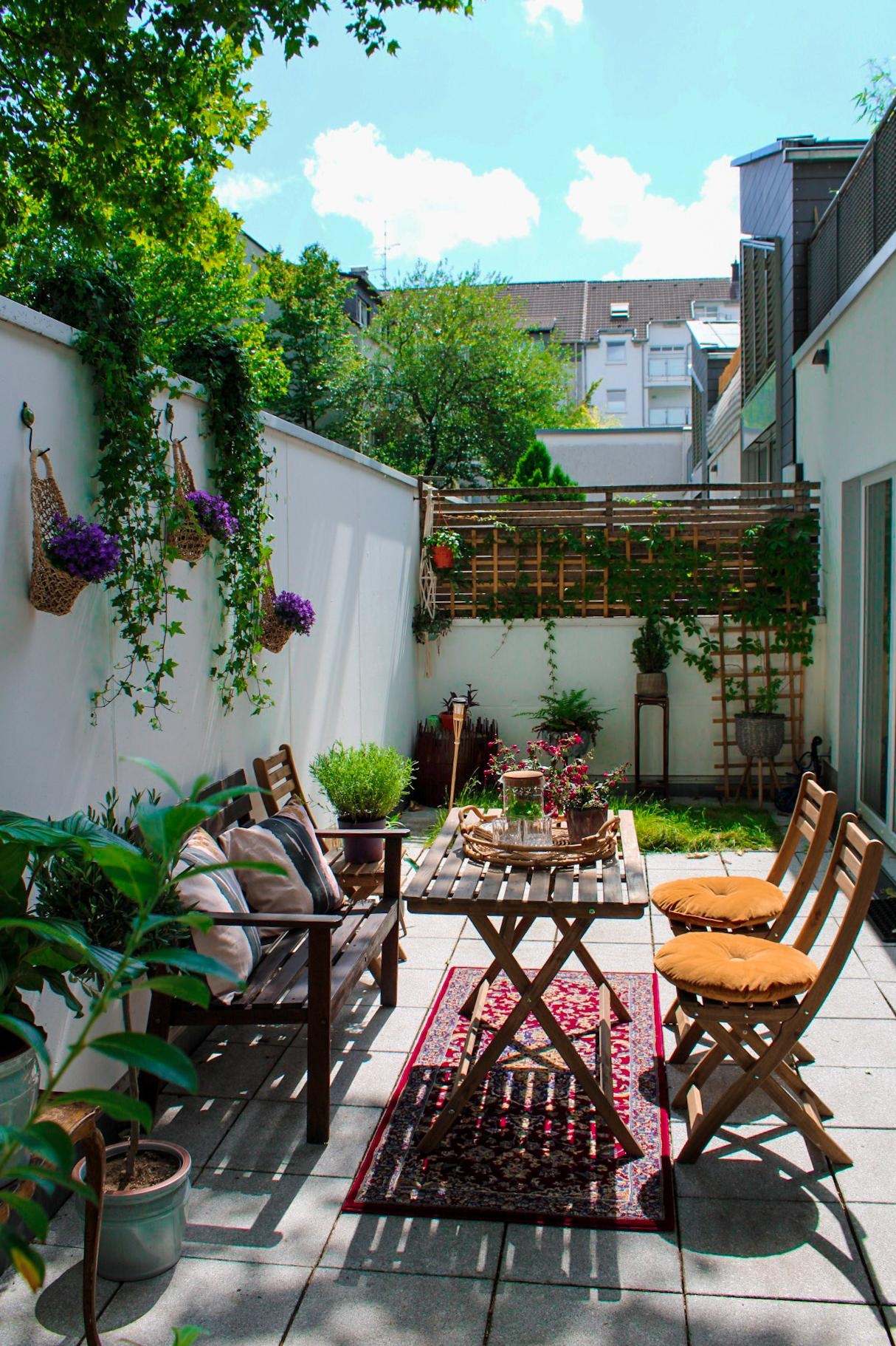 #outdoorliving
#draussenzimmer
#balkonideen
#terrassengestaltung 
#outdoorteppich
#hofgarten
#atriumgarten