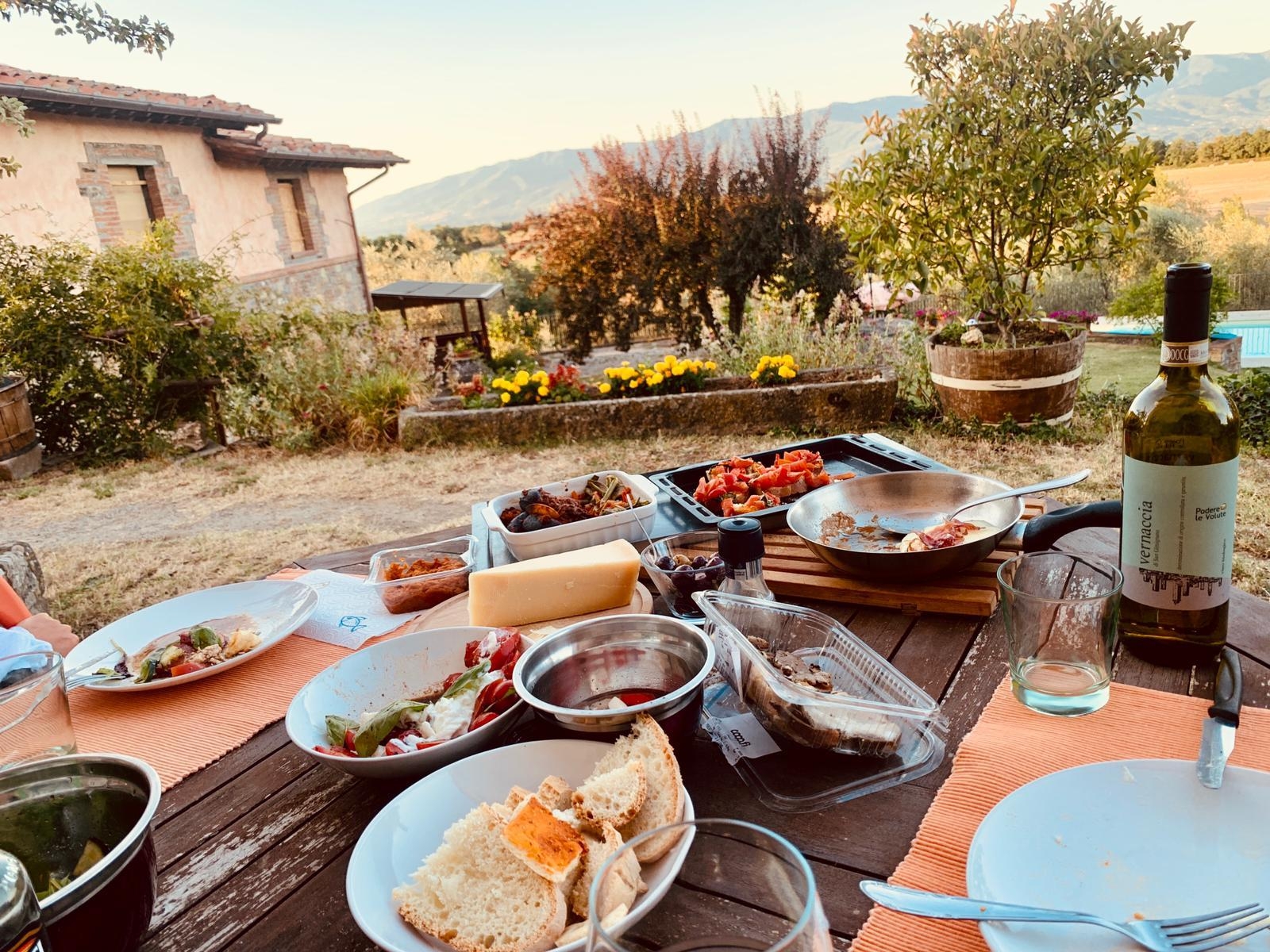 #outdoorweek #summerfood 
Bella Italia 😍😋🍷 Traum-Sommer-Essen in der Toskana 😍