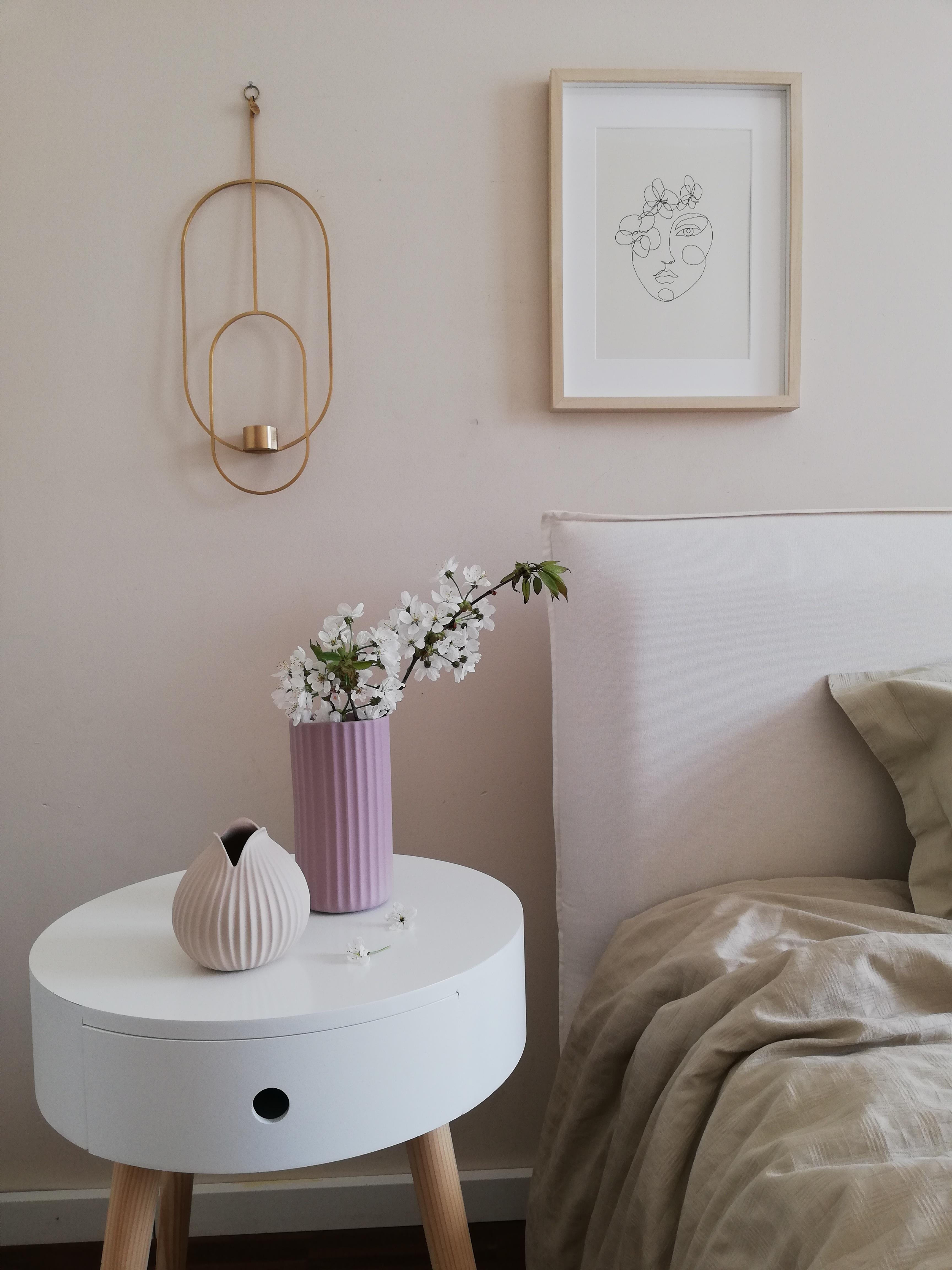 Passend zur aktuellen Couch Ausgabe und dem Thema "Pastell-Power"!
#schlafzimmer#frühling#vasenliebe 

