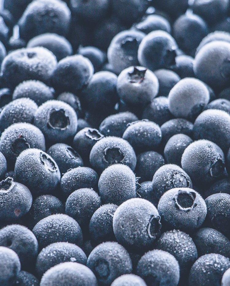 Perfekter Snack 💙 #frozenberries #heidelbeeren #food #obst #gesundheit #sommer