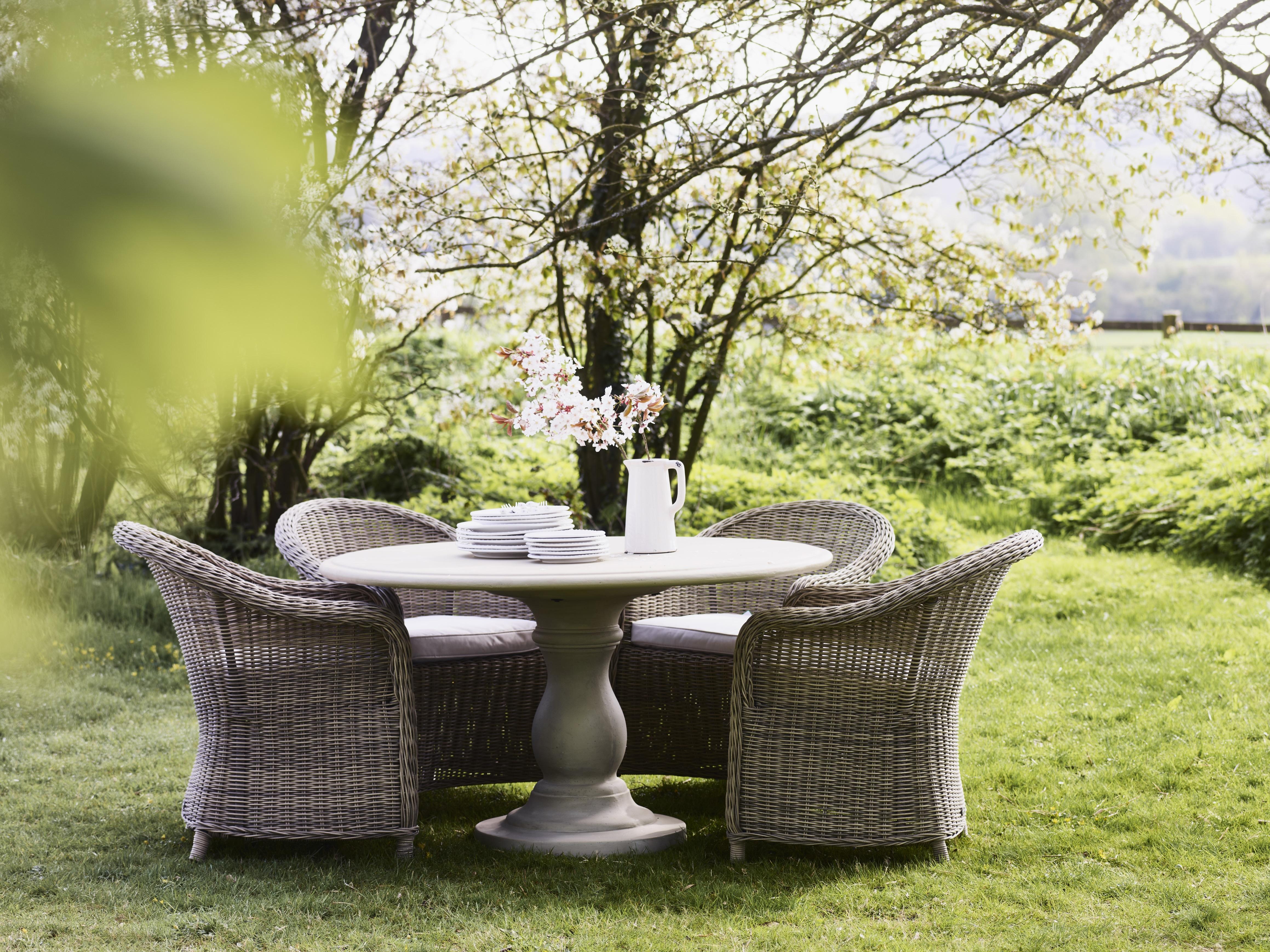 Pessars Stühle, Tisch Portland #terrasse #landhausstil #gartenmöbel #gartentisch #terrassenmöbel #draußen ©Neptune Europe LTD