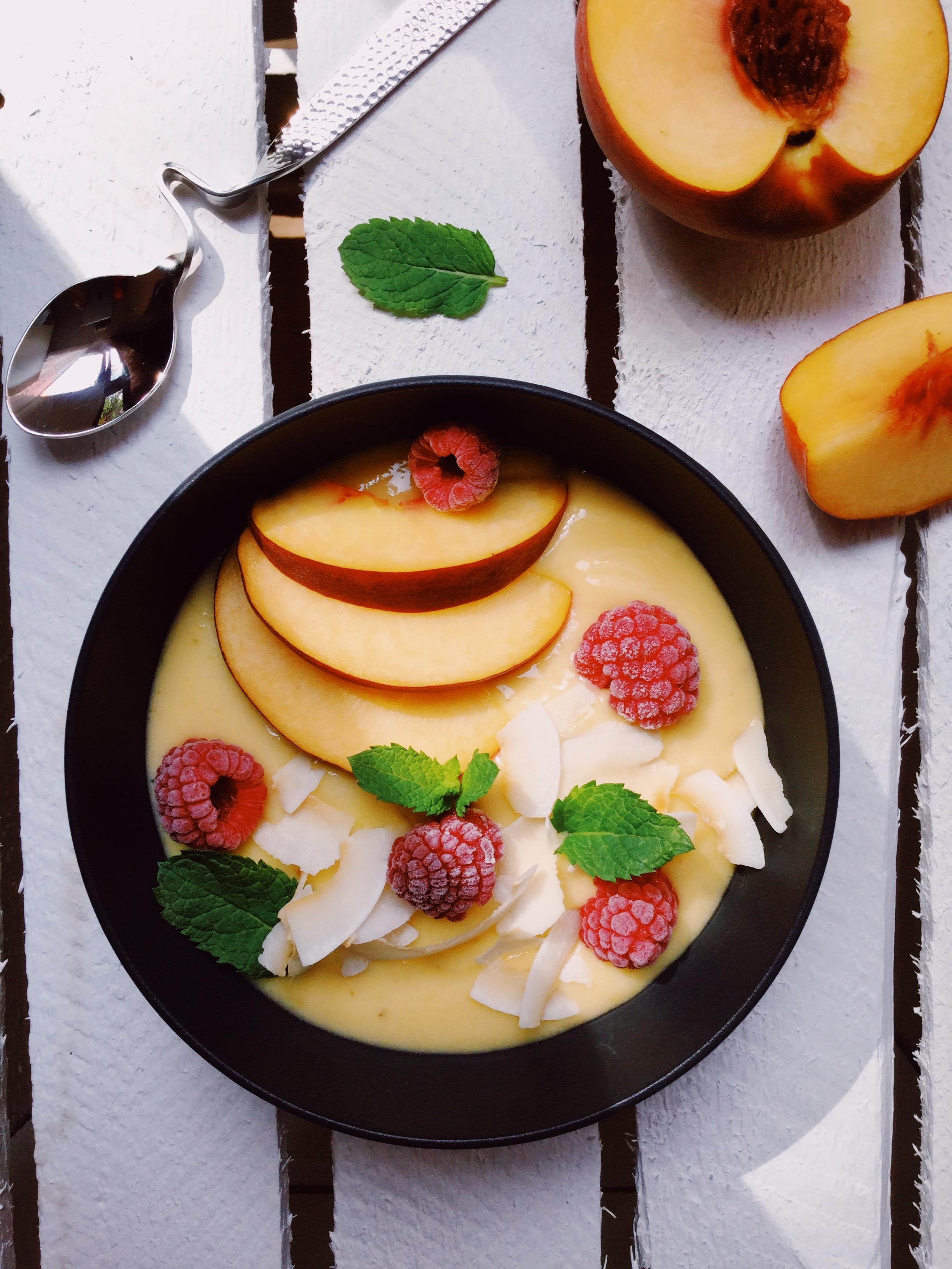 Pfirsich-Mango-Bowl 👩🏼‍🍳🌱☀️ Fruchtig frischer Start in den Tag! #foodlove #frühstück #vegan #gesund #lecker #foodblogger