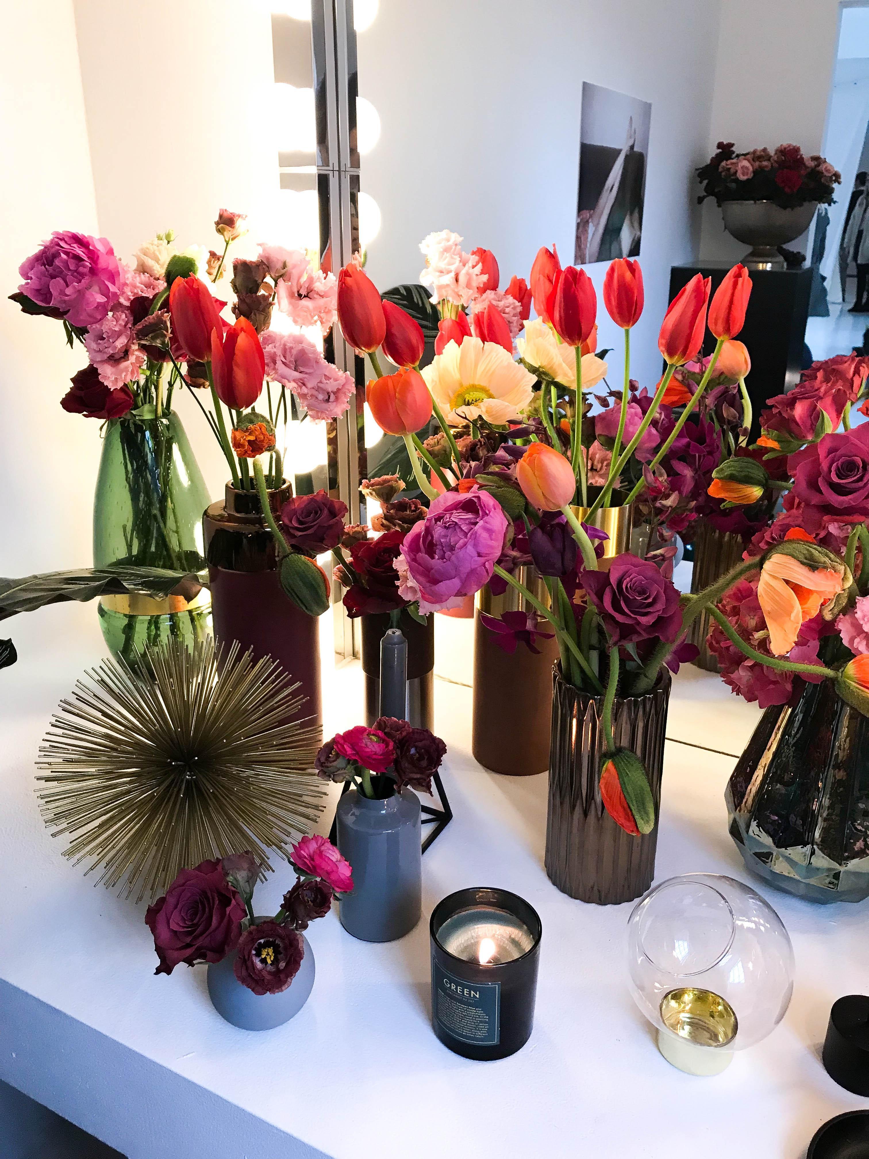 Pflanzen-Trend Nr. 2 heißt Romance 3.0 und kommt mit opulenten Blüten und Vasen
#blumen #blumenvase #pflanzenfreude