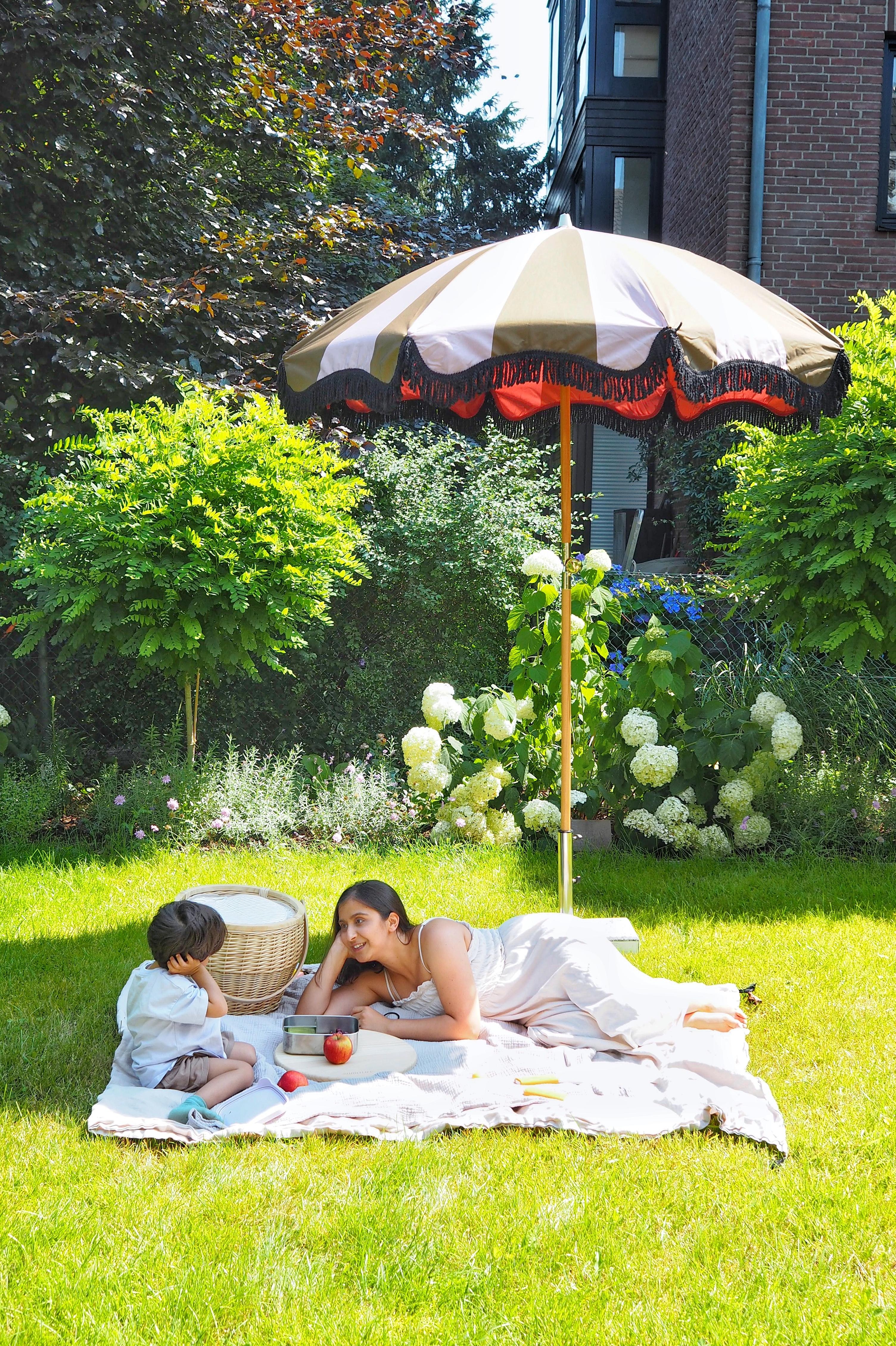Picknick im Garten.
#lebenmitkindern #gartenliebe