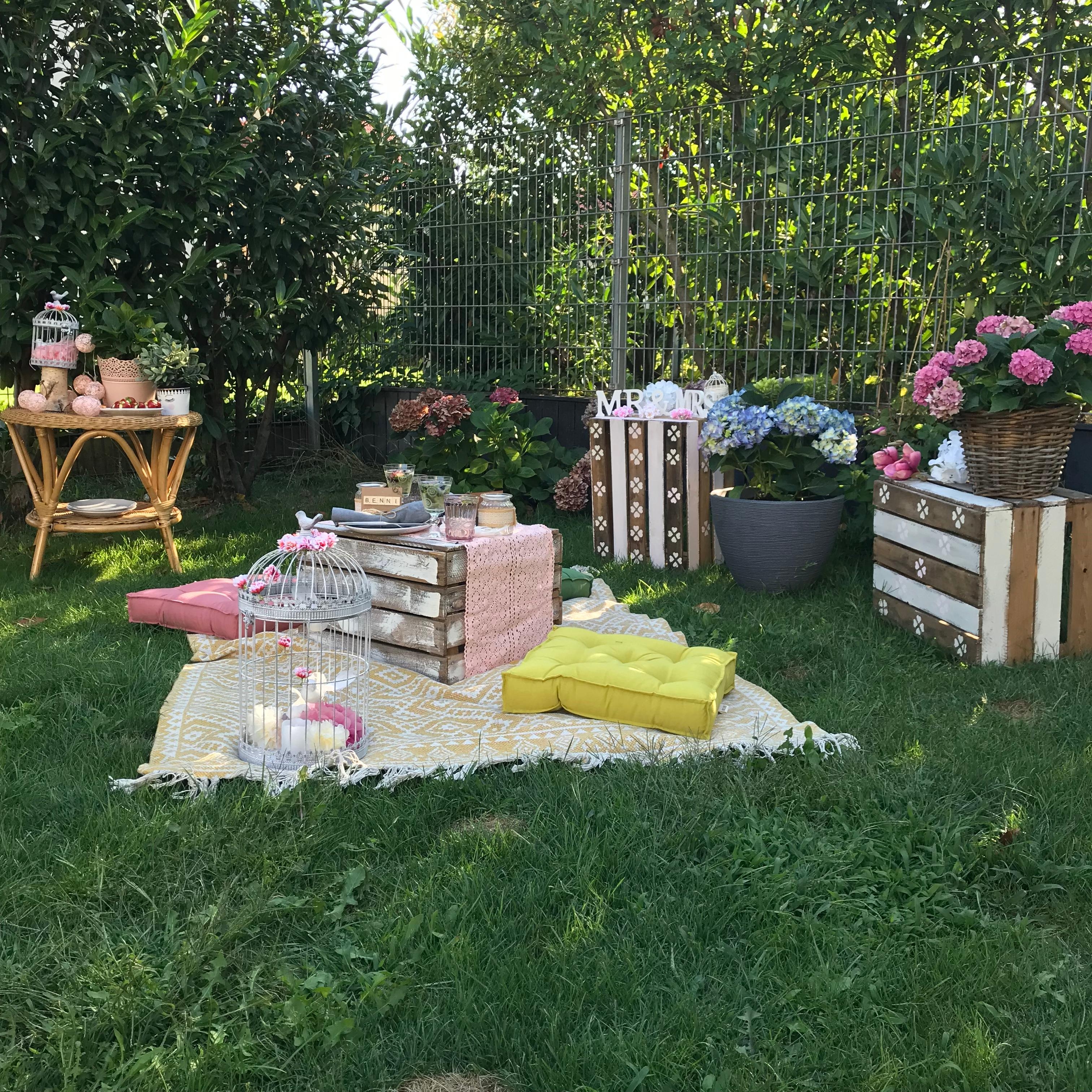 Picknick im Garten #picknick #sommer #garten #hochzeitstag #interior #sommerfest #gartenliebe #outdoor #liebe #hortensie