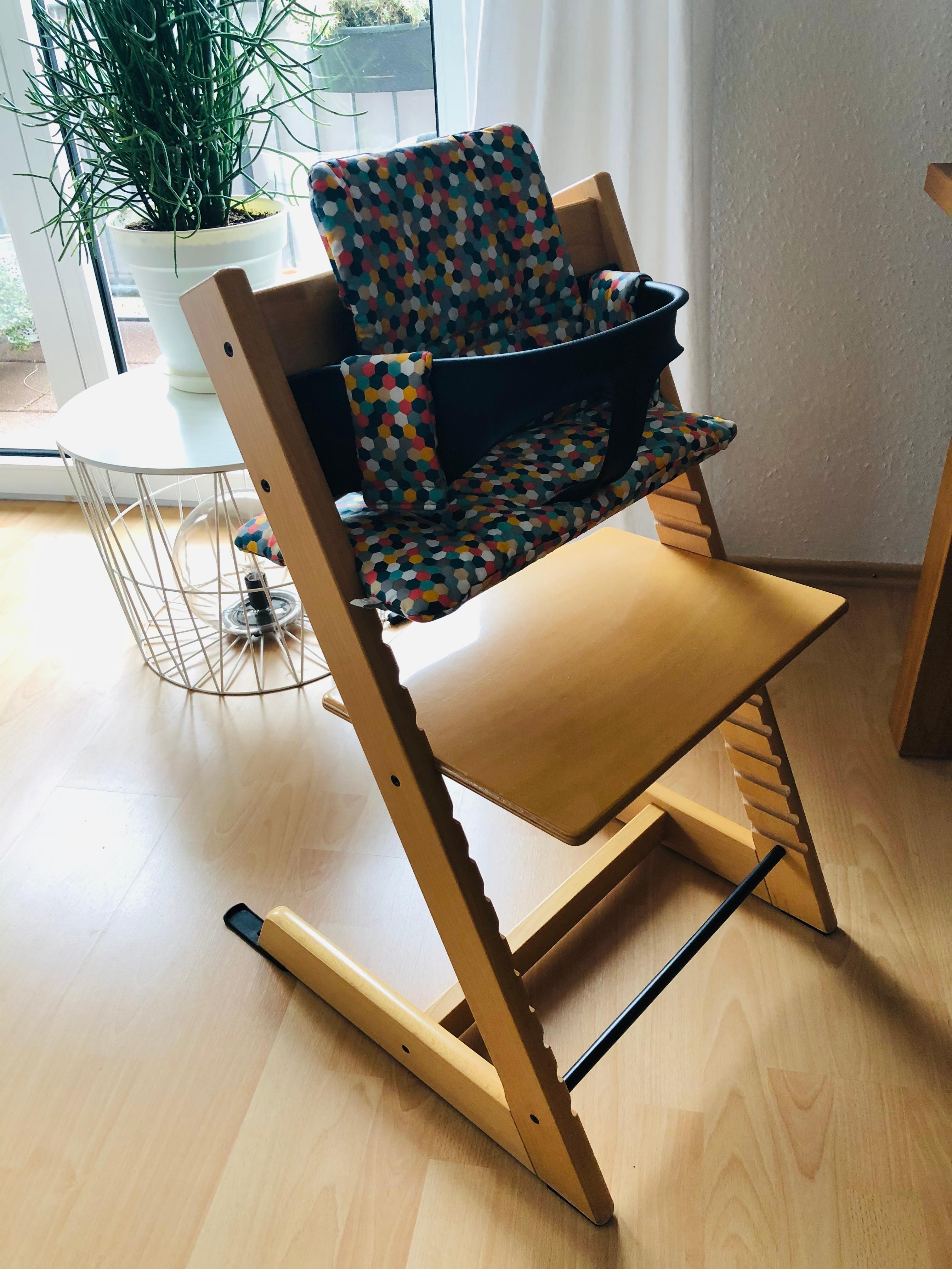 Pimp my Tripp Trapp. Stuhl und Sitzverkleinerer gebraucht, neues Kissen plus neue Gleiter.#stokke #tripptrapp #hochstuhl