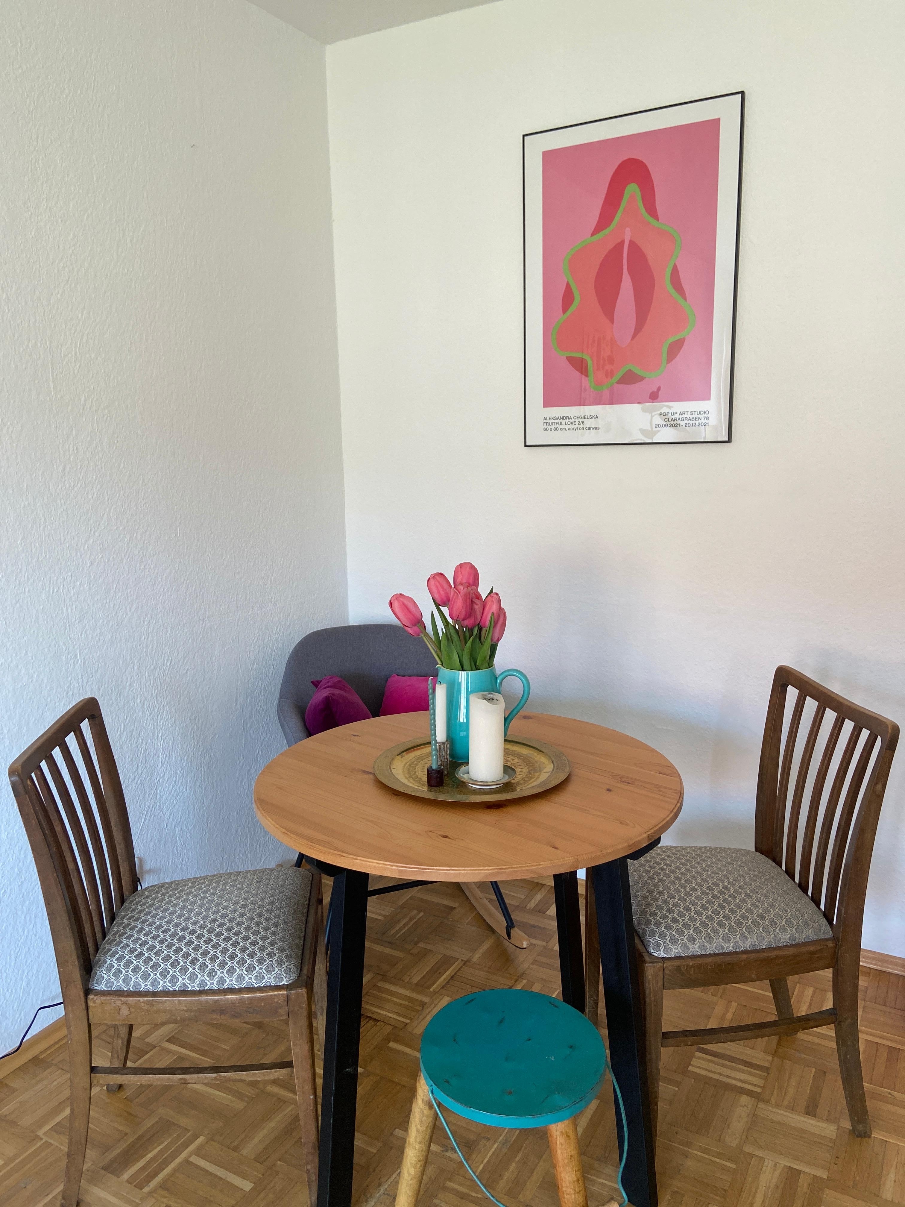 Pink Blue Match 
#tulips #dining